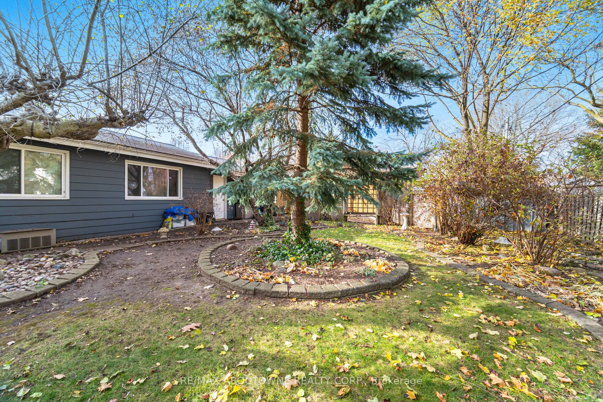 70 Germorda Drive, Oakville ‣ W12662084 70 Germorda Drive, Oakville ‣ W12662084
