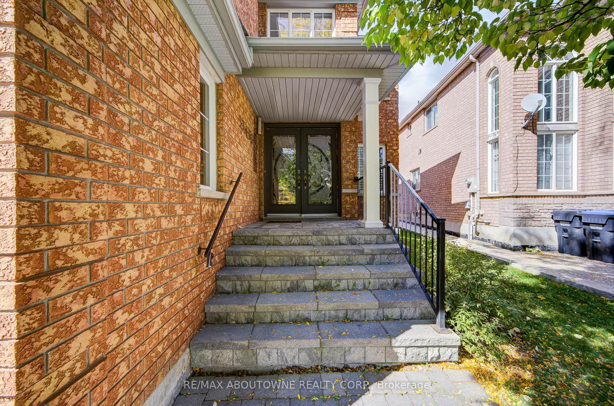 3041 Caulfield Crescent, Mississauga ‣ W12672902 3041 Caulfield Crescent, Mississauga ‣ W12672902