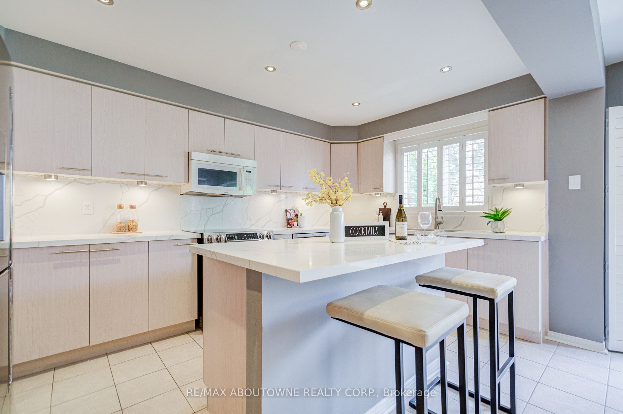 3041 Caulfield Crescent, Mississauga ‣ W12672902 3041 Caulfield Crescent, Mississauga ‣ W12672902