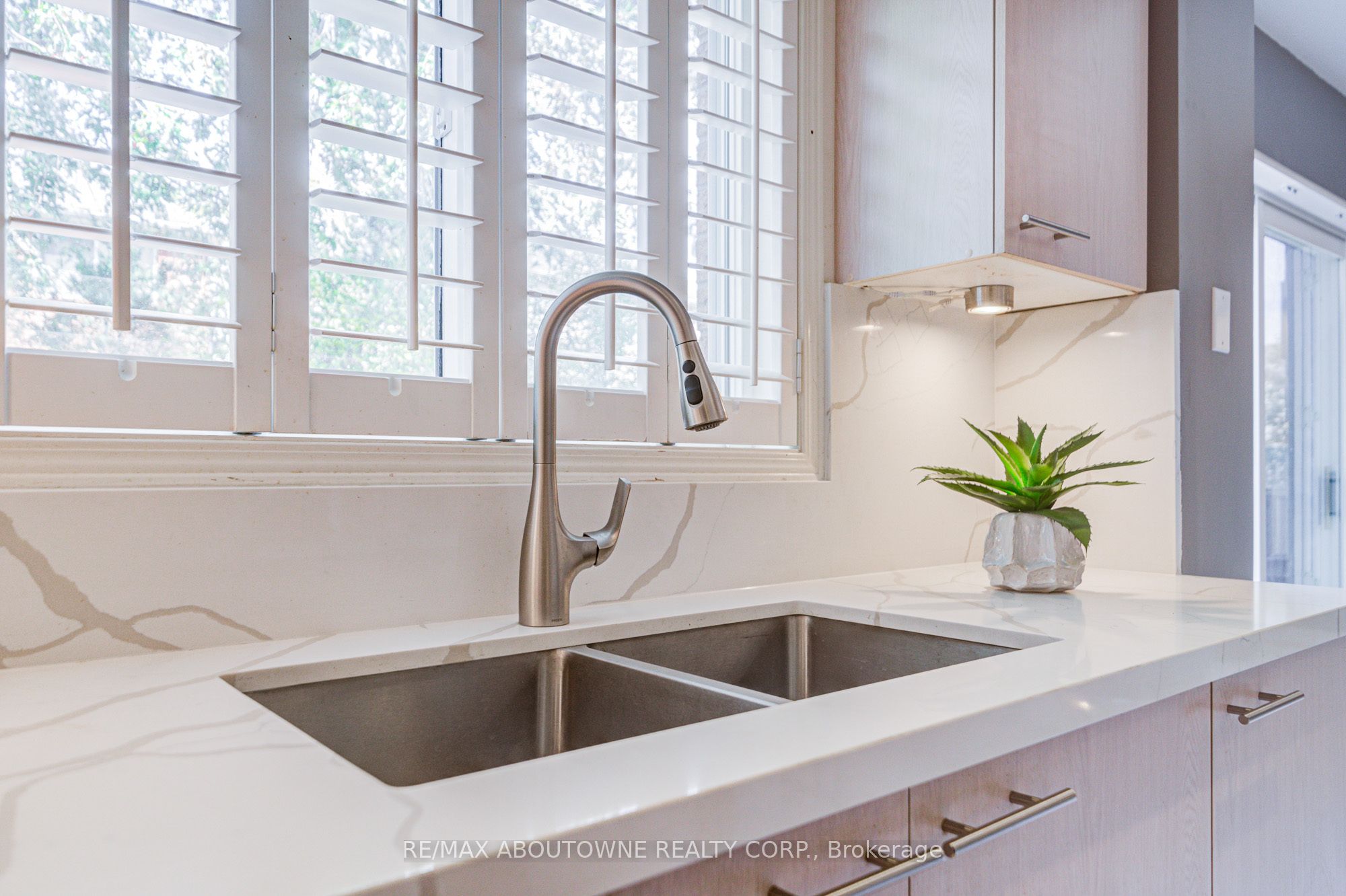 3041 Caulfield Crescent, Mississauga ‣ W12672902 3041 Caulfield Crescent, Mississauga ‣ W12672902