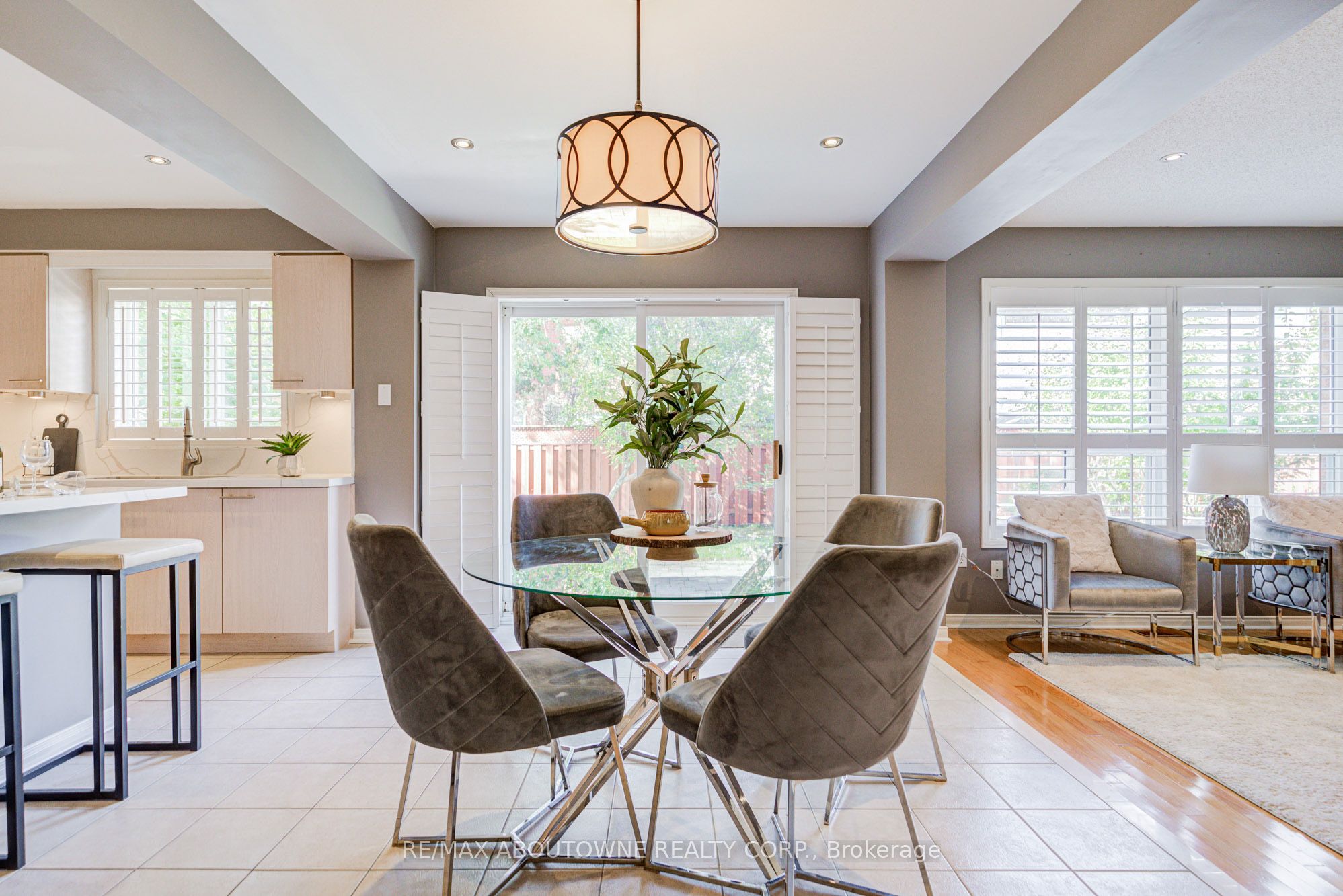 3041 Caulfield Crescent, Mississauga ‣ W12672902 3041 Caulfield Crescent, Mississauga ‣ W12672902