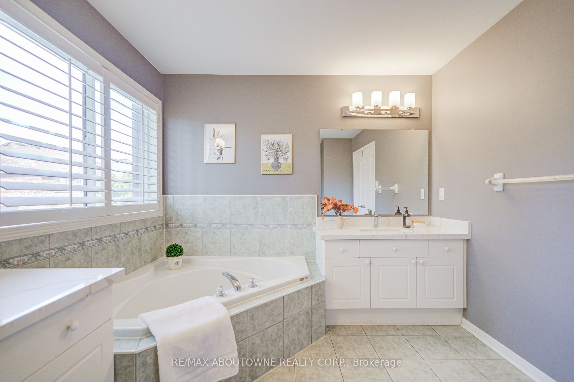 3041 Caulfield Crescent, Mississauga ‣ W12672902 3041 Caulfield Crescent, Mississauga ‣ W12672902