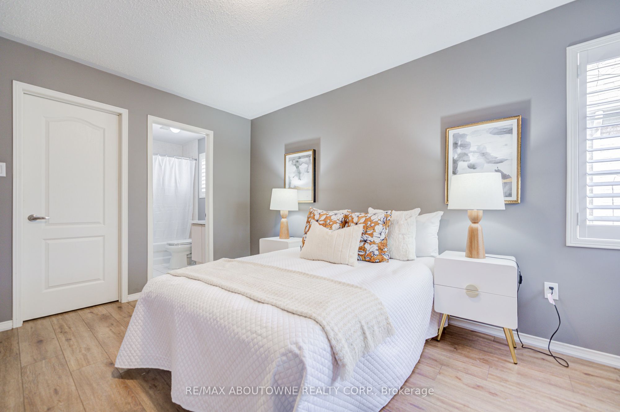 3041 Caulfield Crescent, Mississauga ‣ W12672902 3041 Caulfield Crescent, Mississauga ‣ W12672902