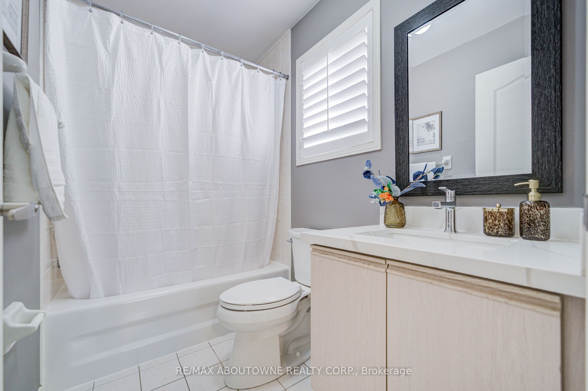 3041 Caulfield Crescent, Mississauga ‣ W12672902 3041 Caulfield Crescent, Mississauga ‣ W12672902