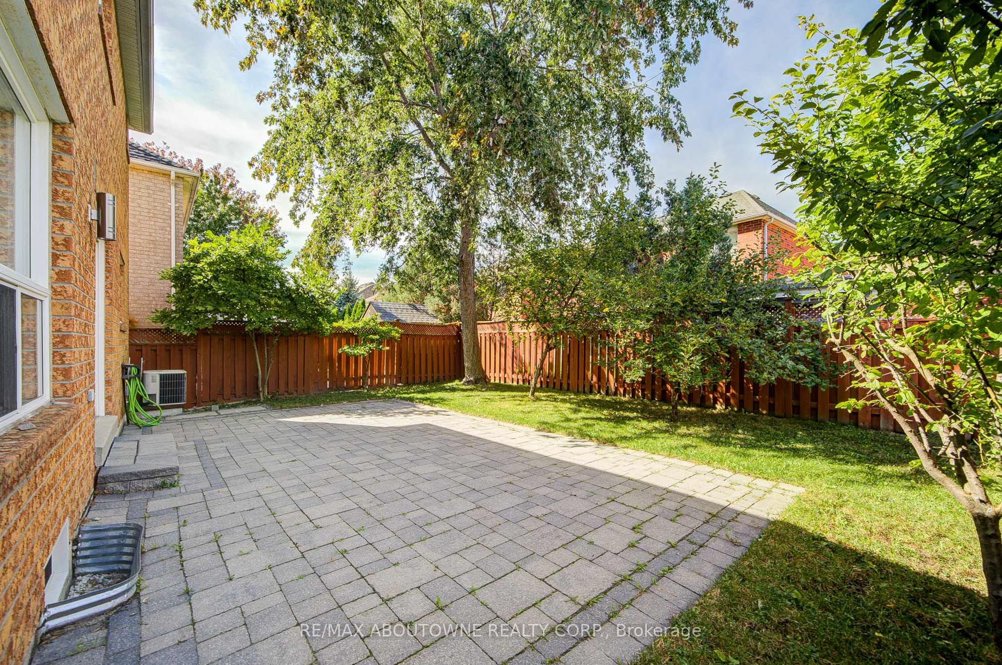 3041 Caulfield Crescent, Mississauga ‣ W12672902 3041 Caulfield Crescent, Mississauga ‣ W12672902