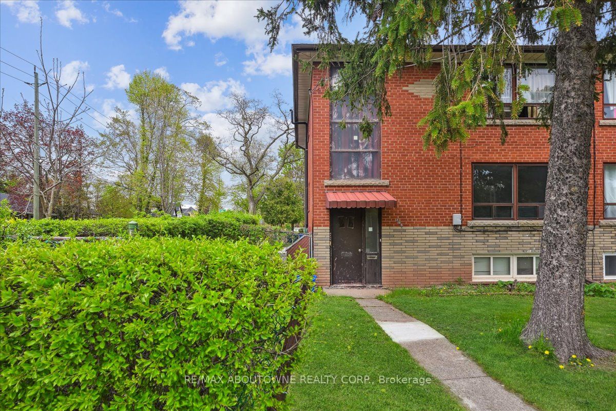 203 Nelson Street, Oakville