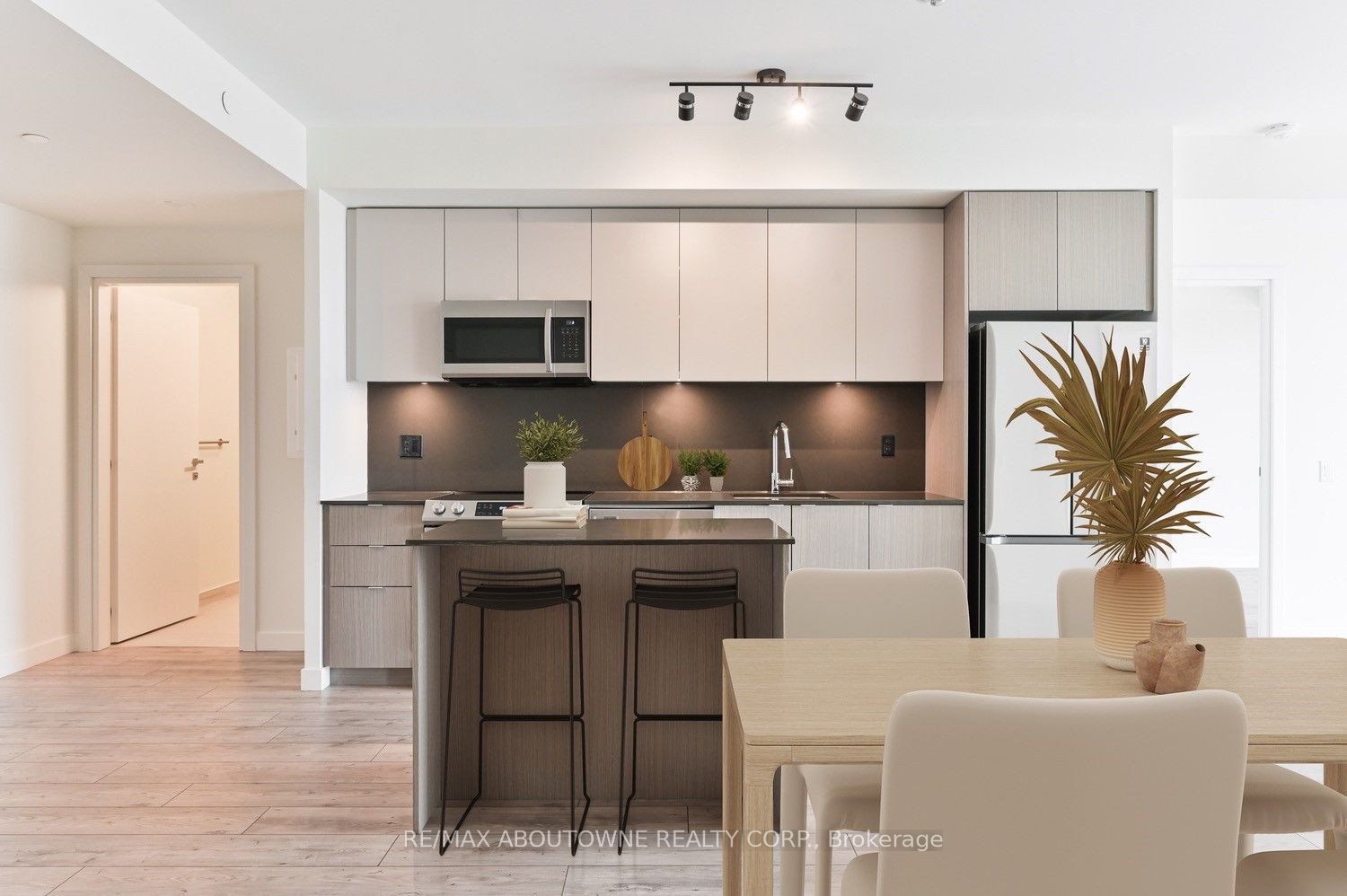 102 – 133 Bronte Road, Oakville