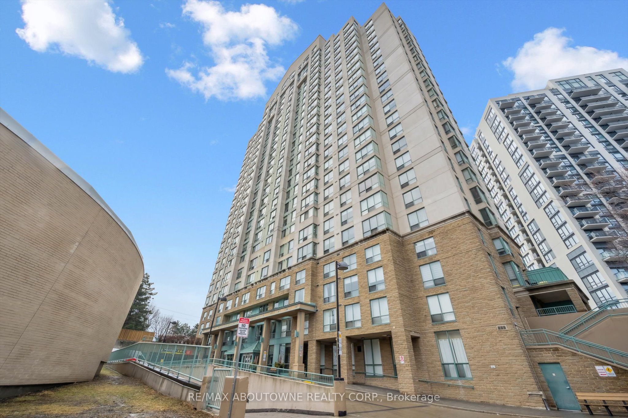 08 – 101 Subway Crescent, Toronto W08