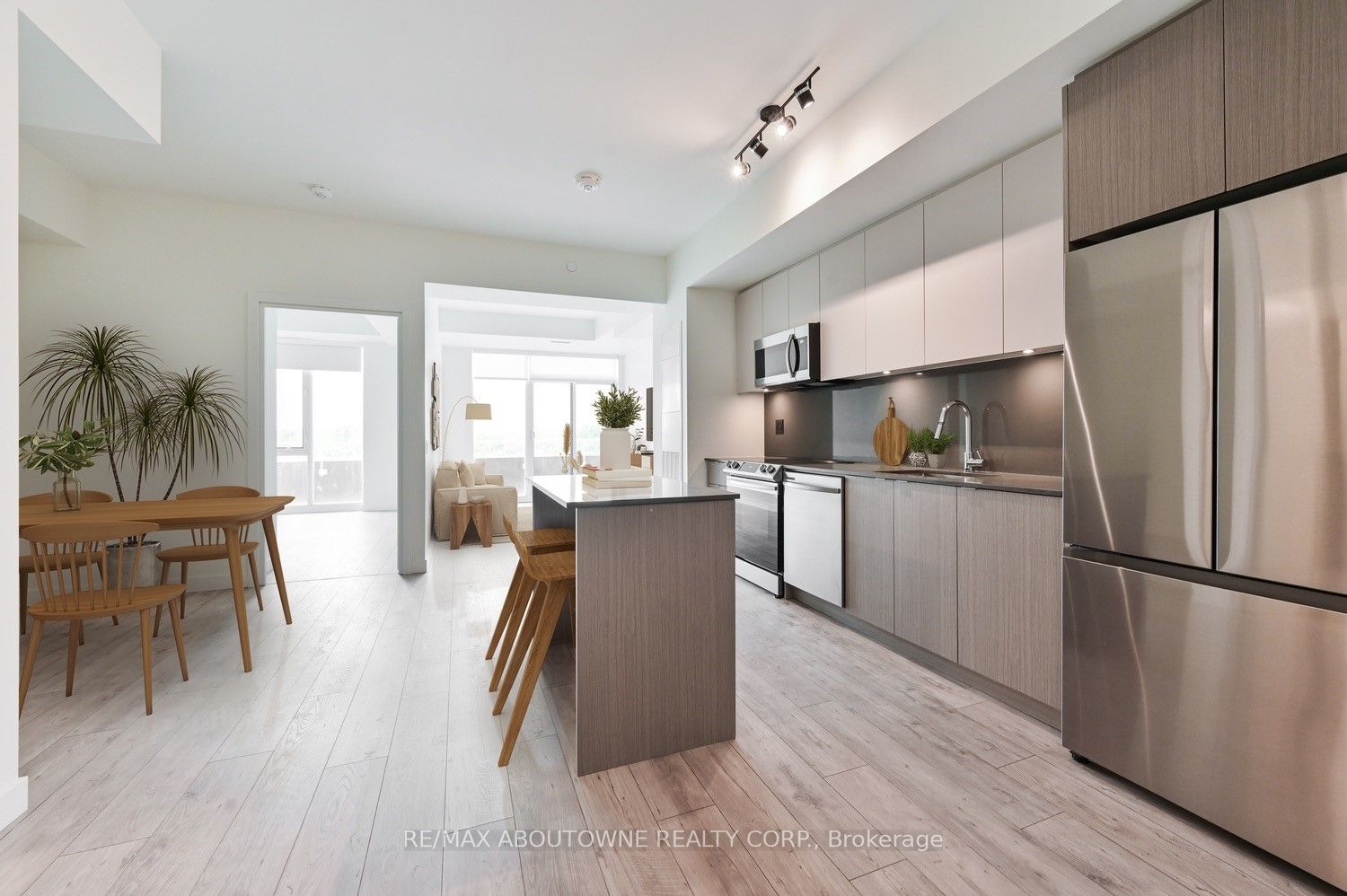 B019 – 133 Bronte Road, Oakville