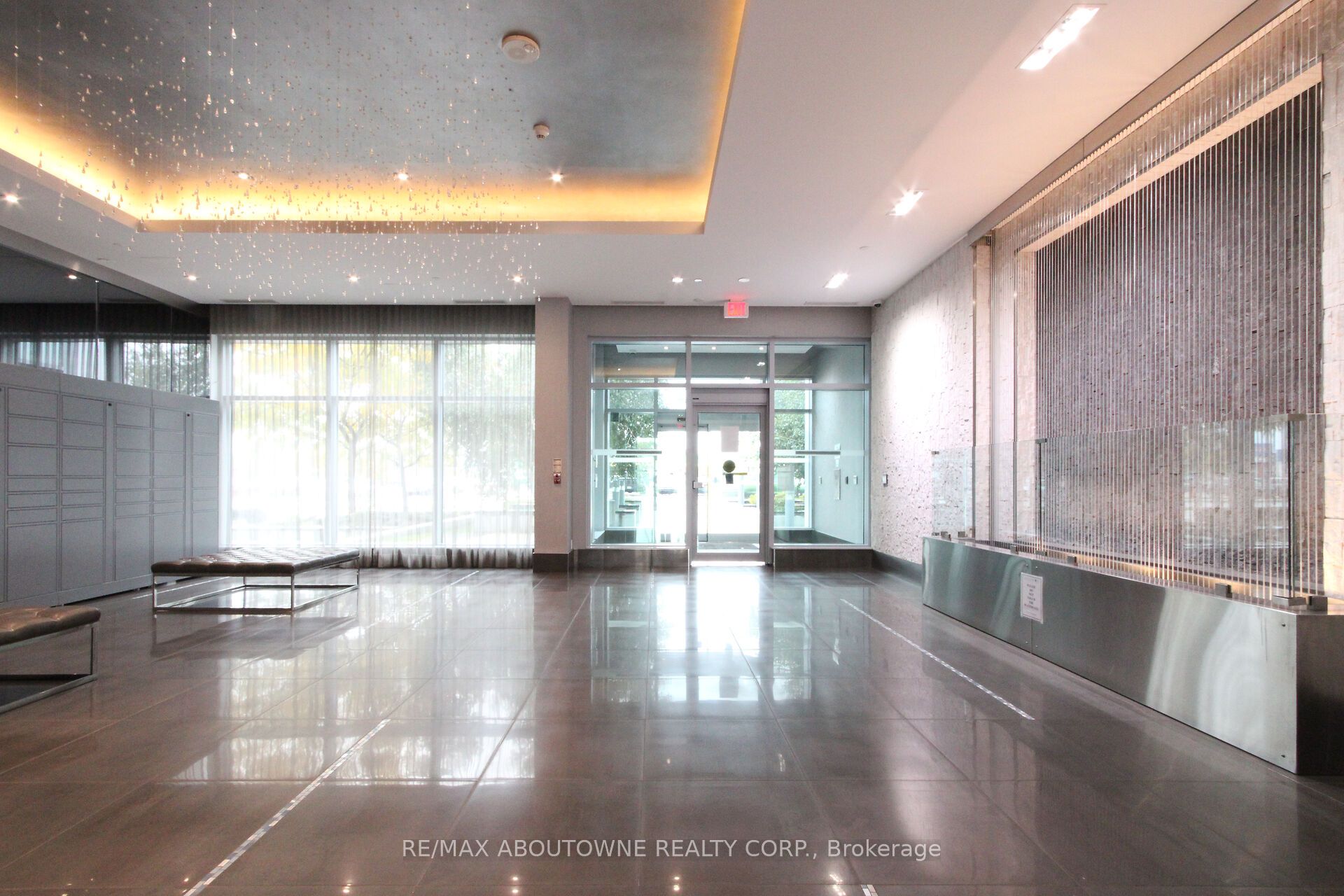 03 – 65 Speers Road, Oakville ‣ W12707342 03 – 65 Speers Road, Oakville ‣ W12707342