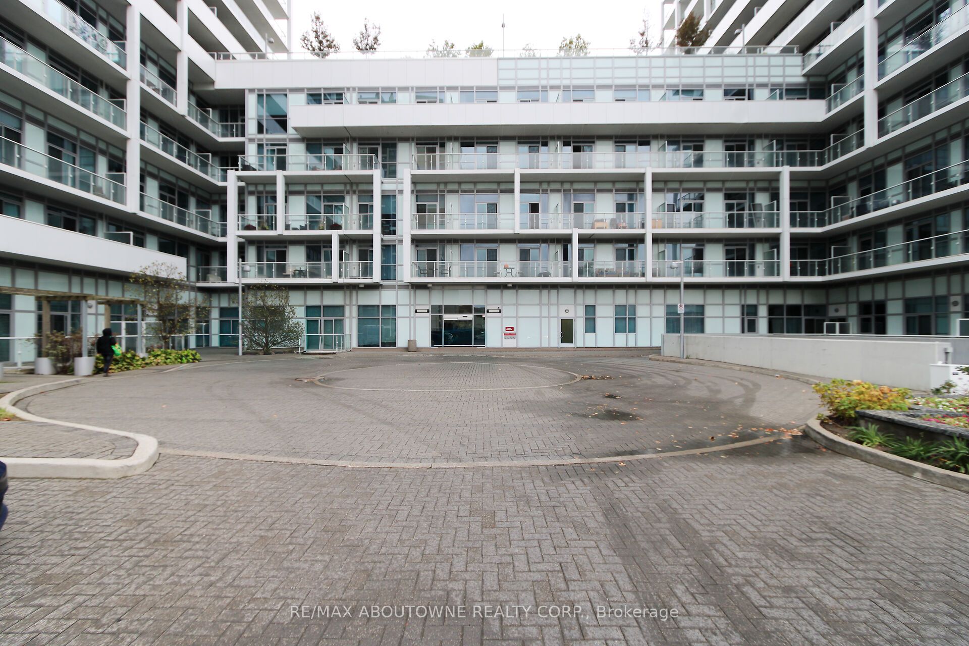 03 – 65 Speers Road, Oakville ‣ W12707342 03 – 65 Speers Road, Oakville ‣ W12707342