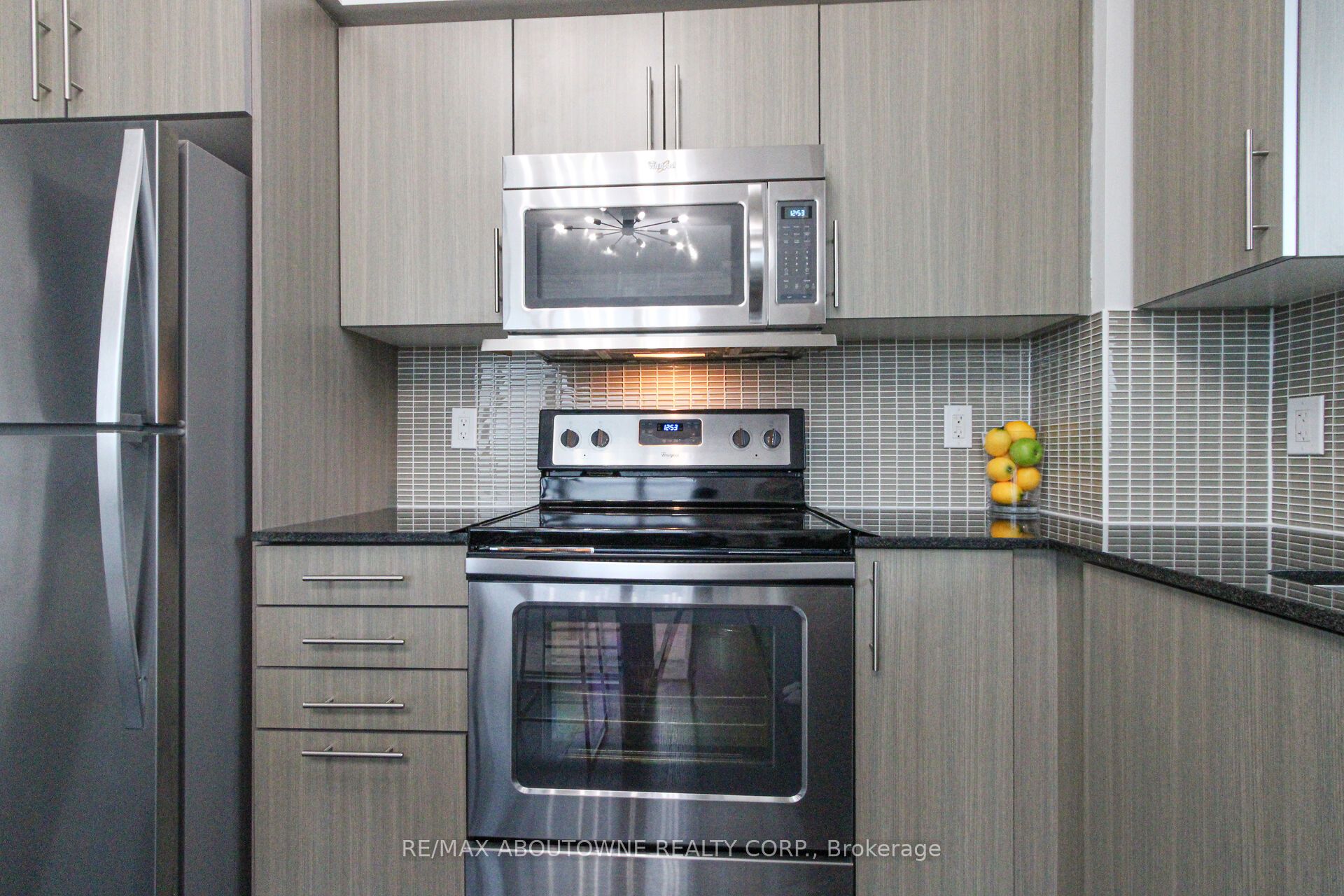 03 – 65 Speers Road, Oakville ‣ W12707342 03 – 65 Speers Road, Oakville ‣ W12707342