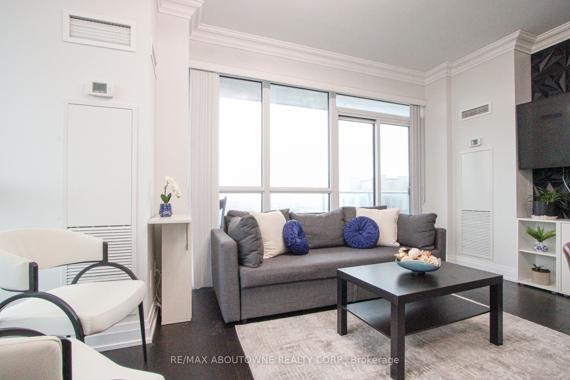 03 – 65 Speers Road, Oakville ‣ W12707342 03 – 65 Speers Road, Oakville ‣ W12707342