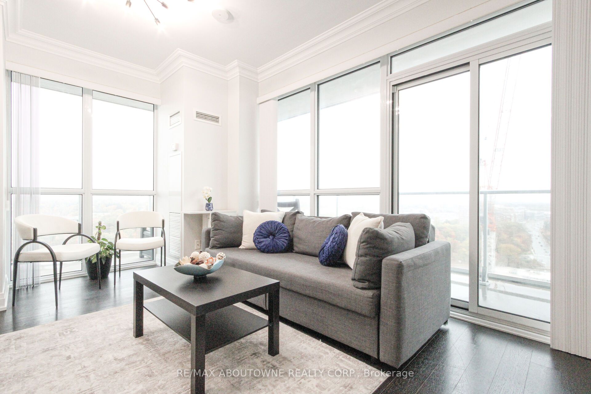 03 – 65 Speers Road, Oakville ‣ W12707342 03 – 65 Speers Road, Oakville ‣ W12707342