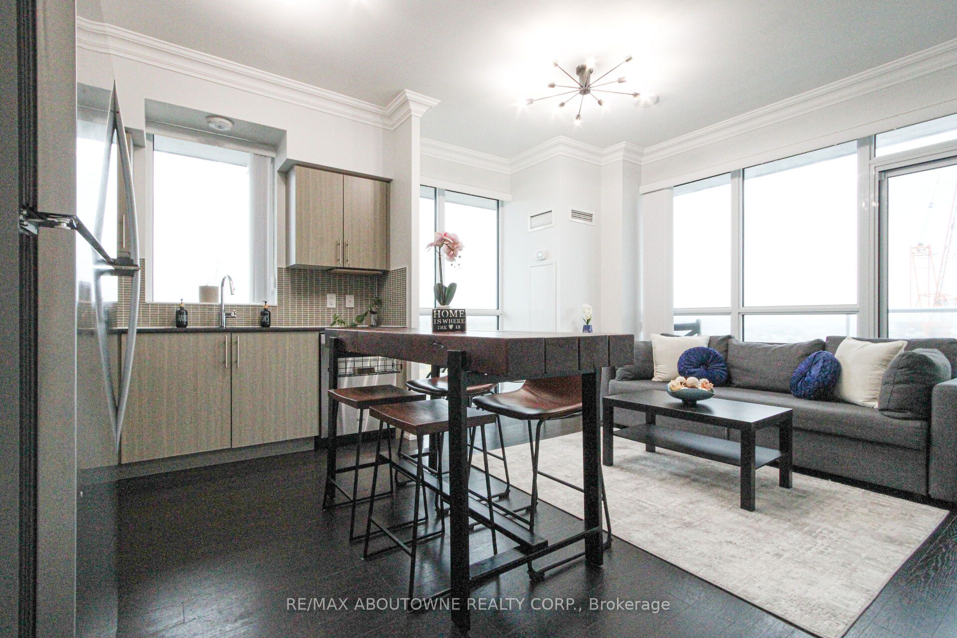 03 – 65 Speers Road, Oakville ‣ W12707342 03 – 65 Speers Road, Oakville ‣ W12707342