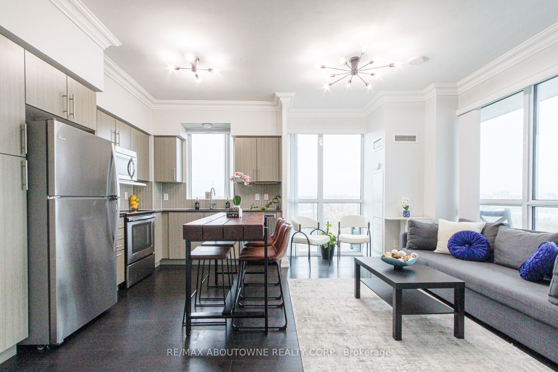 03 – 65 Speers Road, Oakville ‣ W12707342 03 – 65 Speers Road, Oakville ‣ W12707342