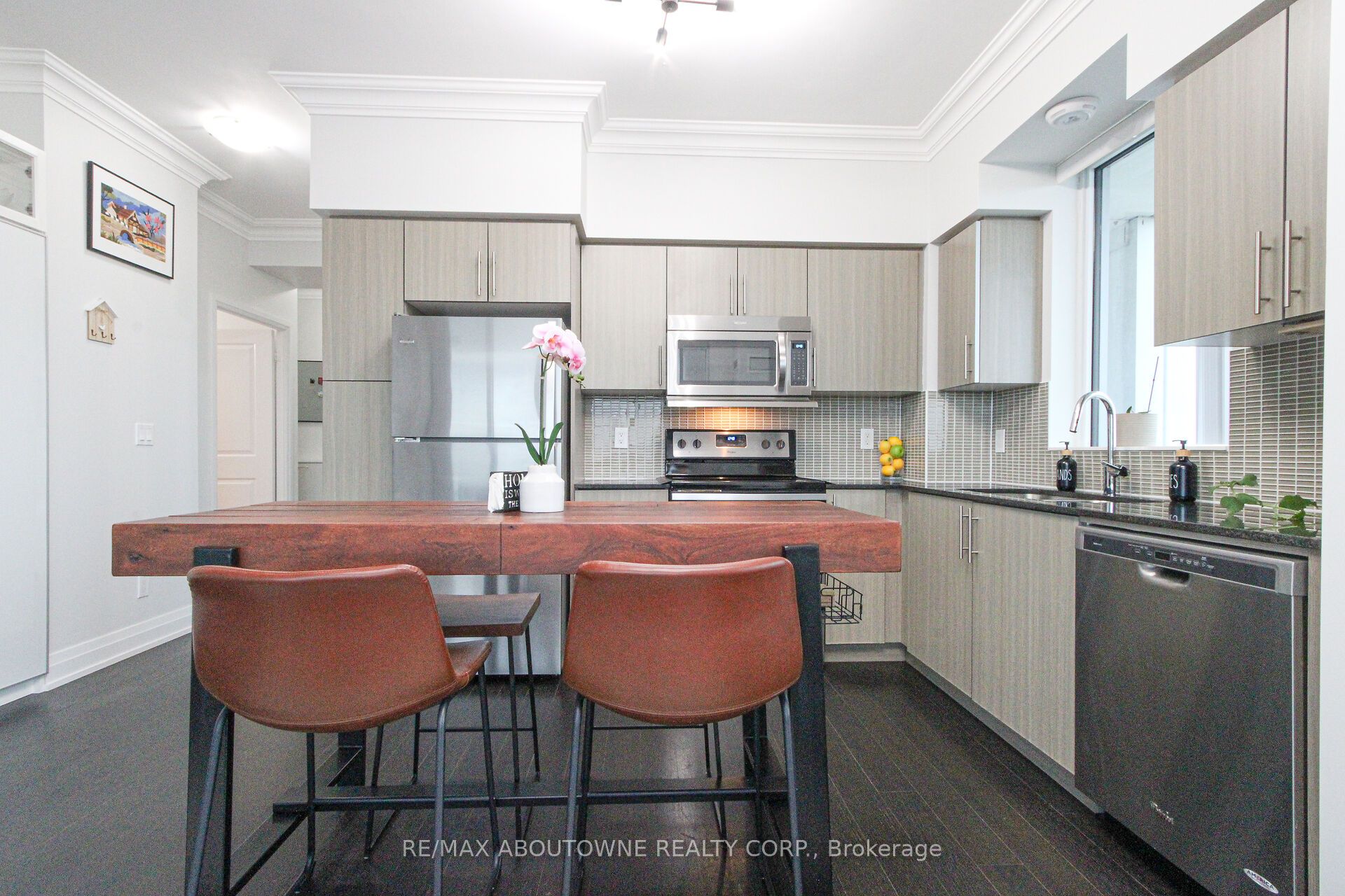 03 – 65 Speers Road, Oakville ‣ W12707342 03 – 65 Speers Road, Oakville ‣ W12707342