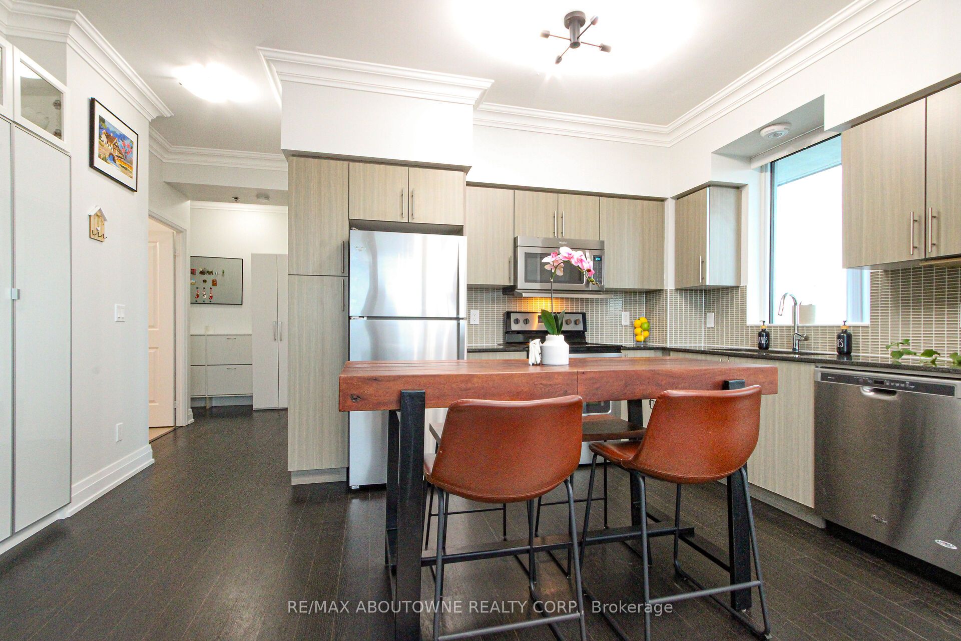 03 – 65 Speers Road, Oakville ‣ W12707342 03 – 65 Speers Road, Oakville ‣ W12707342