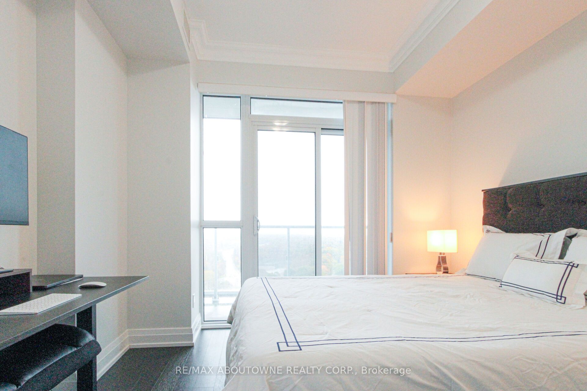 03 – 65 Speers Road, Oakville ‣ W12707342 03 – 65 Speers Road, Oakville ‣ W12707342