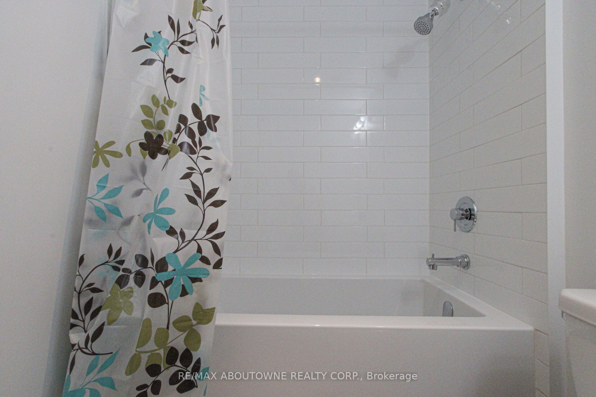 03 – 65 Speers Road, Oakville ‣ W12707342 03 – 65 Speers Road, Oakville ‣ W12707342