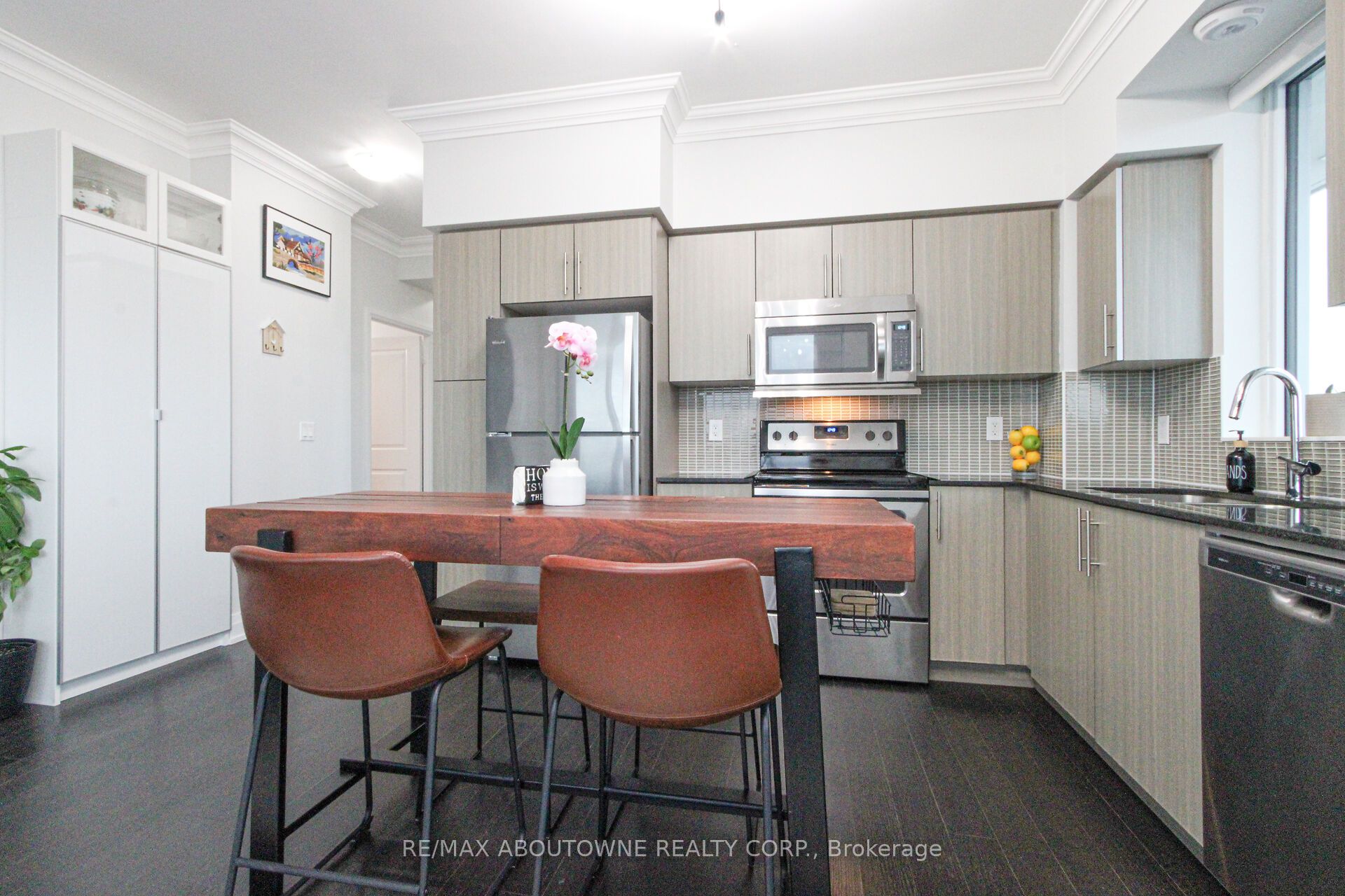 03 – 65 Speers Road, Oakville ‣ W12707342 03 – 65 Speers Road, Oakville ‣ W12707342