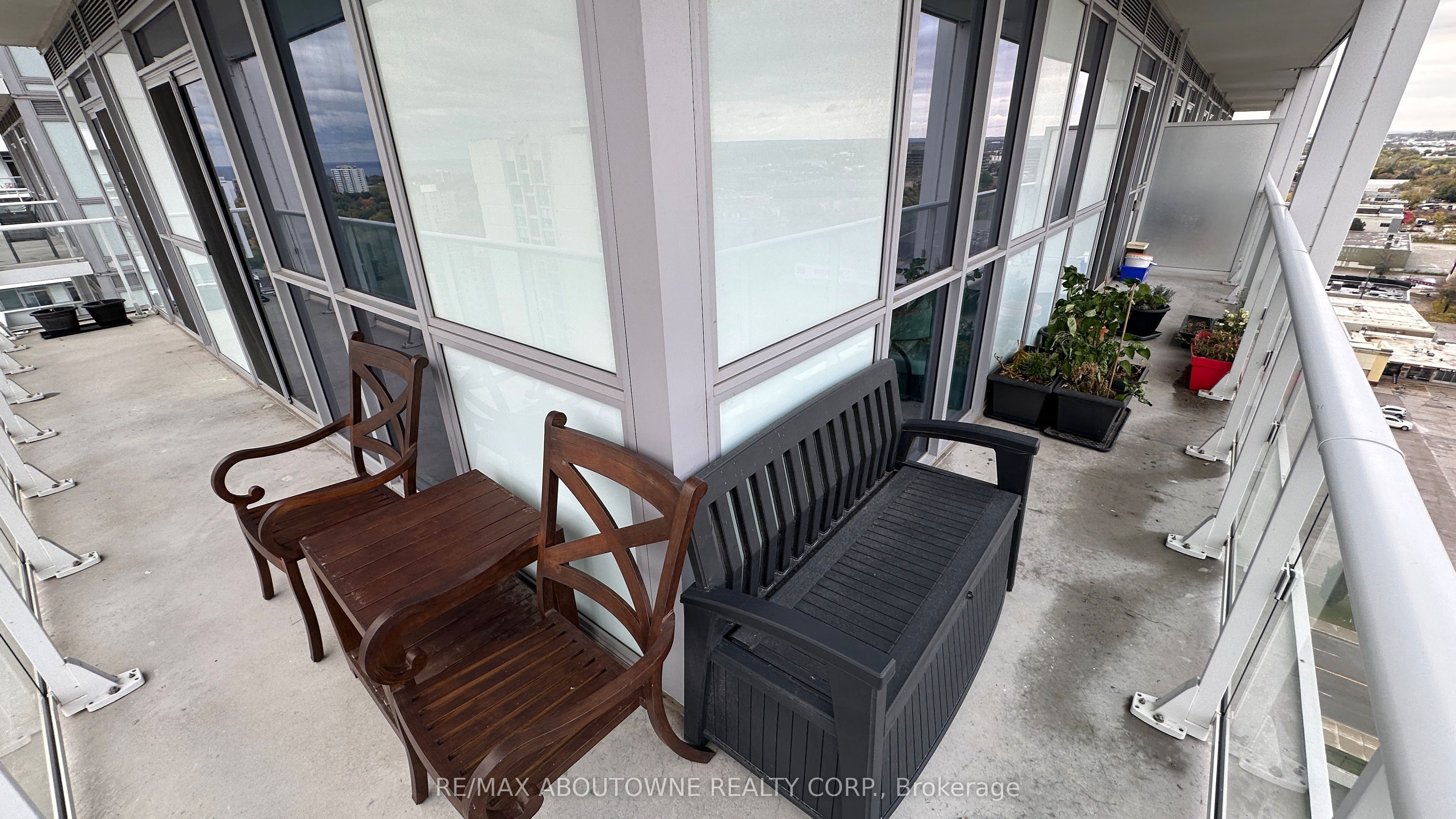 03 – 65 Speers Road, Oakville ‣ W12707342 03 – 65 Speers Road, Oakville ‣ W12707342