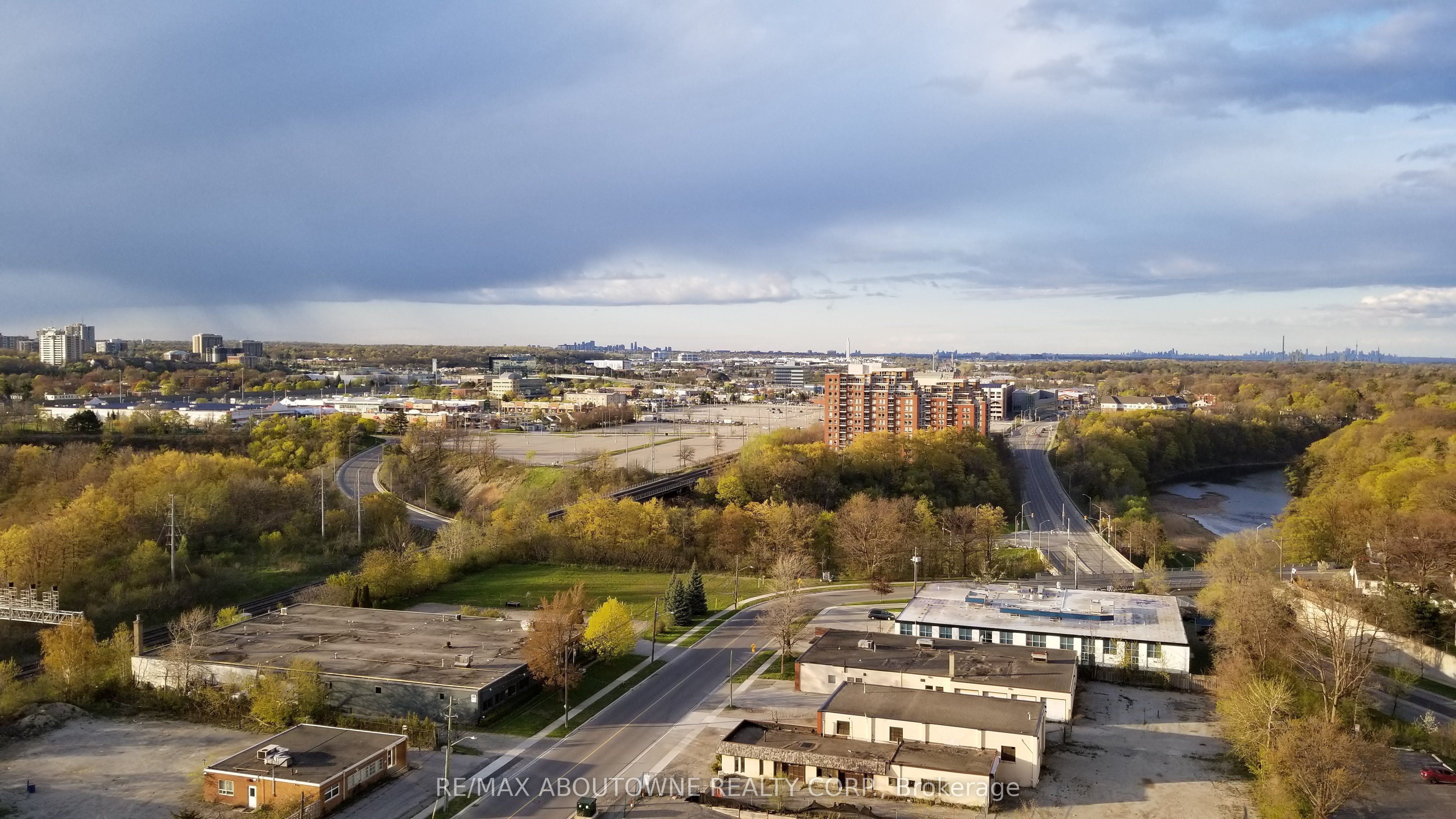 03 – 65 Speers Road, Oakville ‣ W12707342 03 – 65 Speers Road, Oakville ‣ W12707342