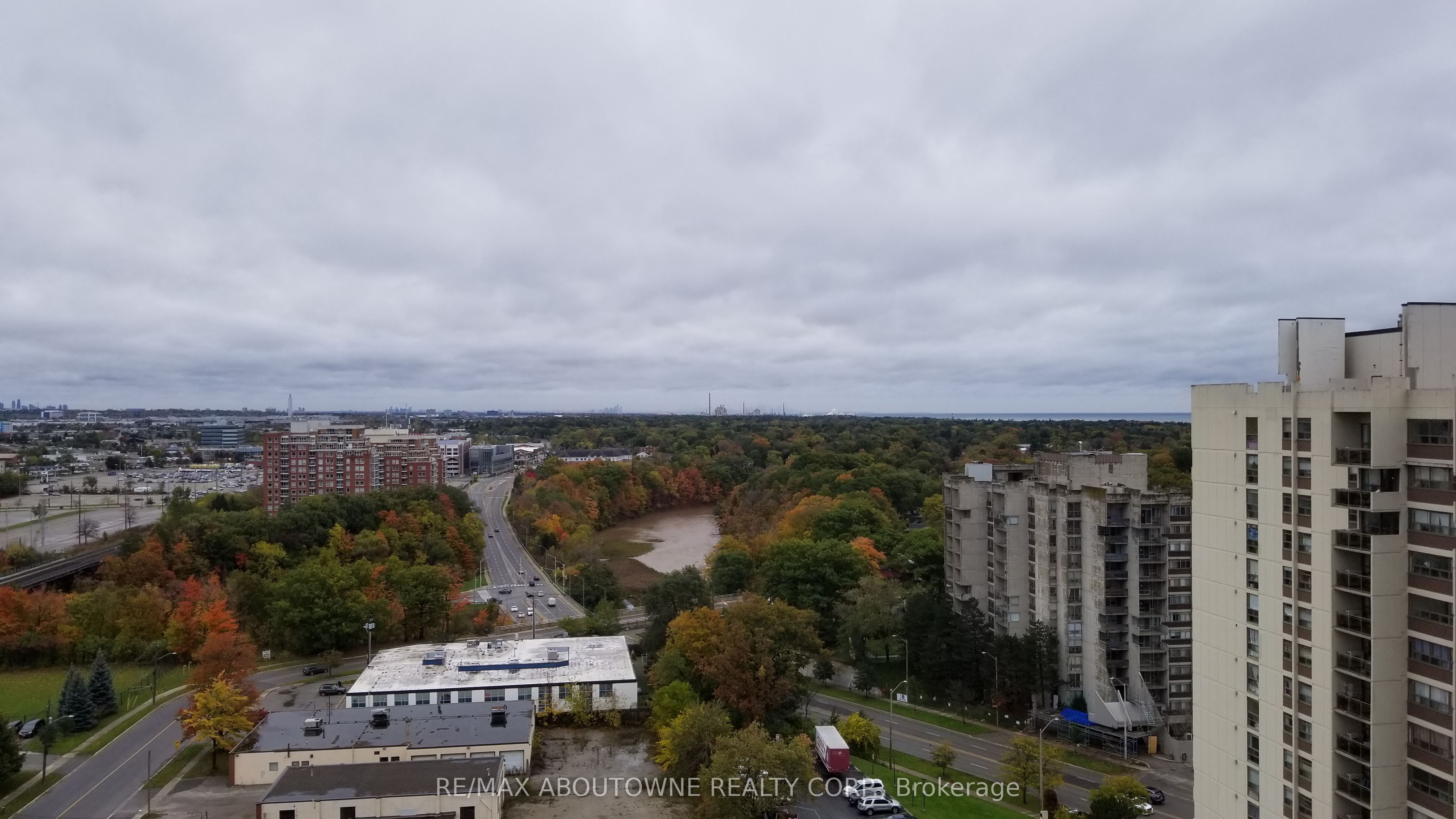 03 – 65 Speers Road, Oakville ‣ W12707342 03 – 65 Speers Road, Oakville ‣ W12707342