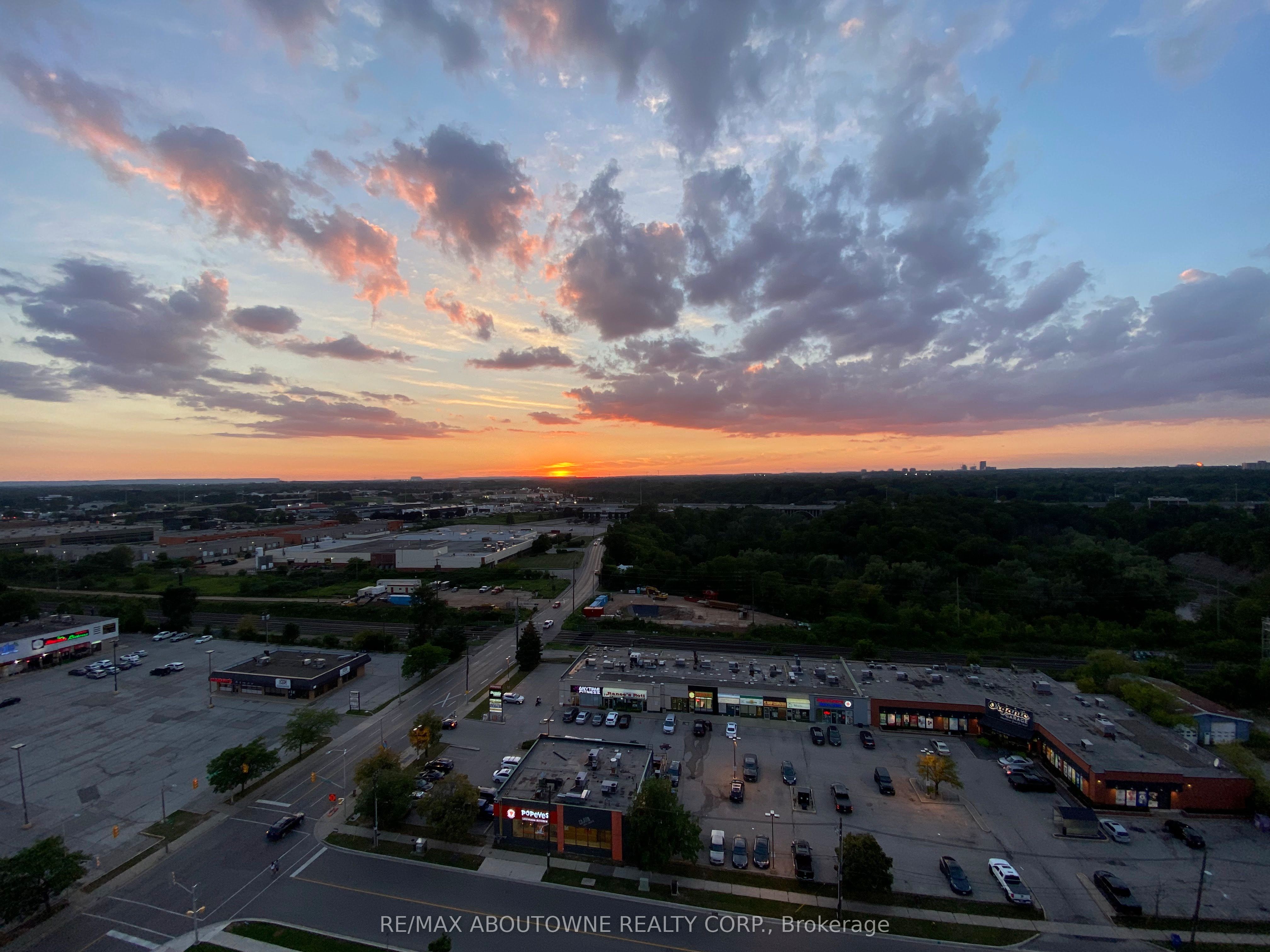 03 – 65 Speers Road, Oakville ‣ W12707342 03 – 65 Speers Road, Oakville ‣ W12707342