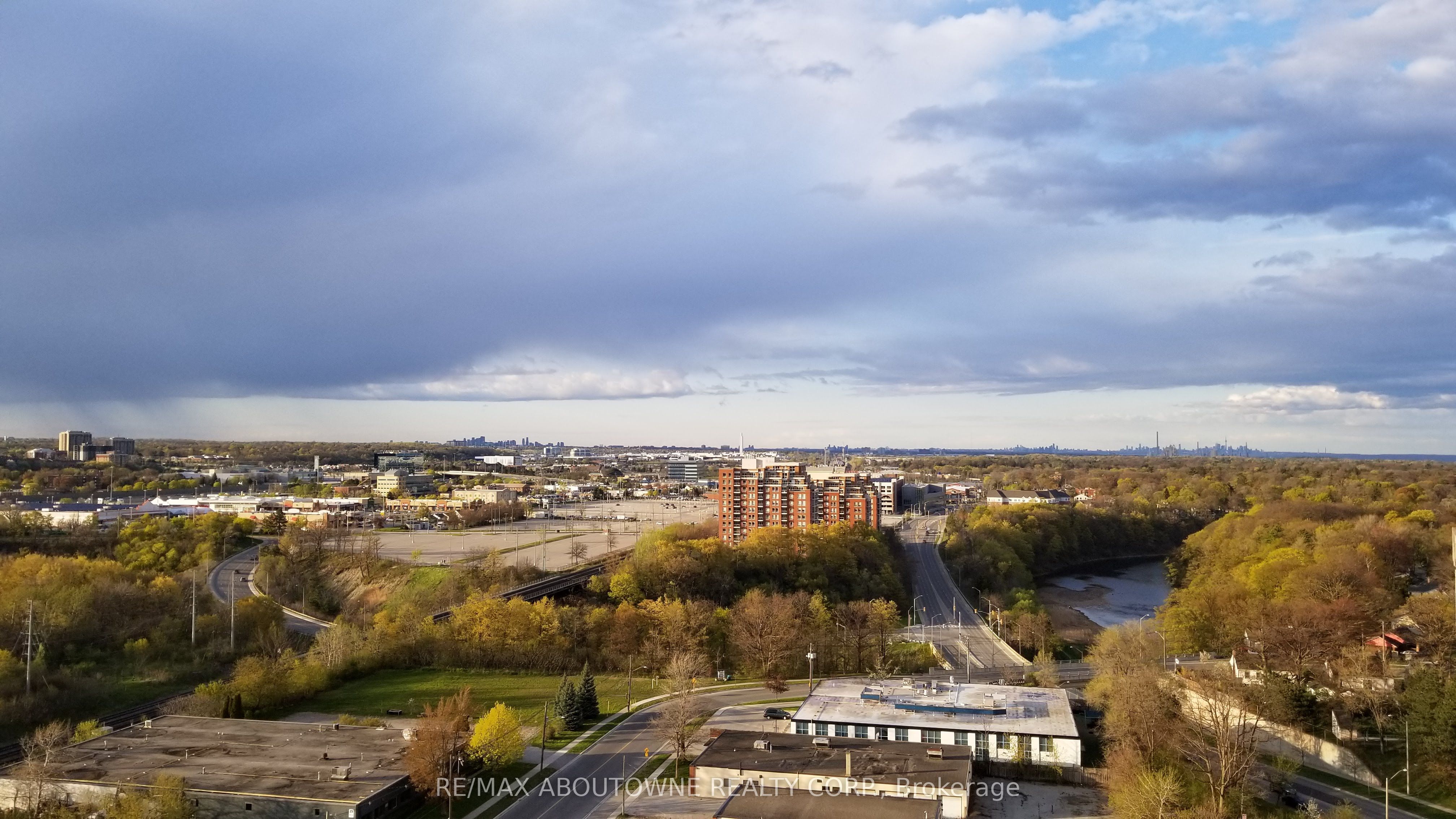 03 – 65 Speers Road, Oakville ‣ W12707342 03 – 65 Speers Road, Oakville ‣ W12707342