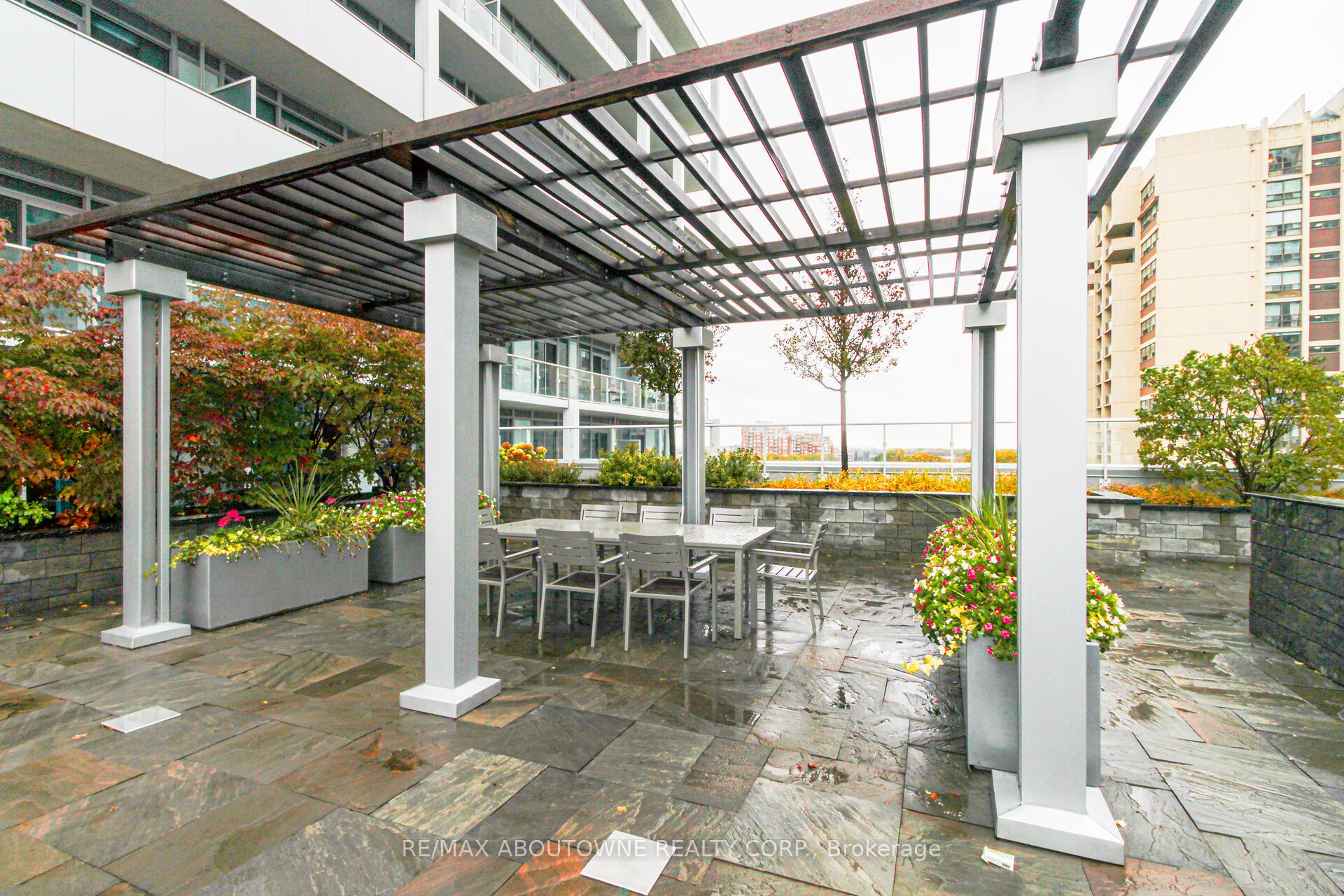 03 – 65 Speers Road, Oakville ‣ W12707342 03 – 65 Speers Road, Oakville ‣ W12707342