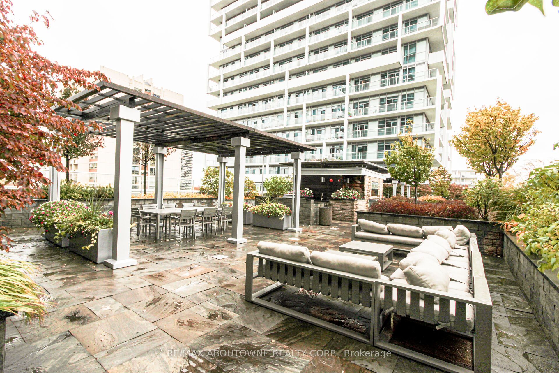 03 – 65 Speers Road, Oakville ‣ W12707342 03 – 65 Speers Road, Oakville ‣ W12707342