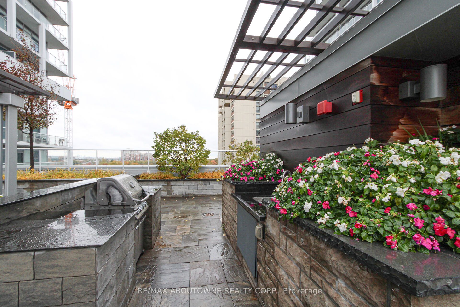 03 – 65 Speers Road, Oakville ‣ W12707342 03 – 65 Speers Road, Oakville ‣ W12707342