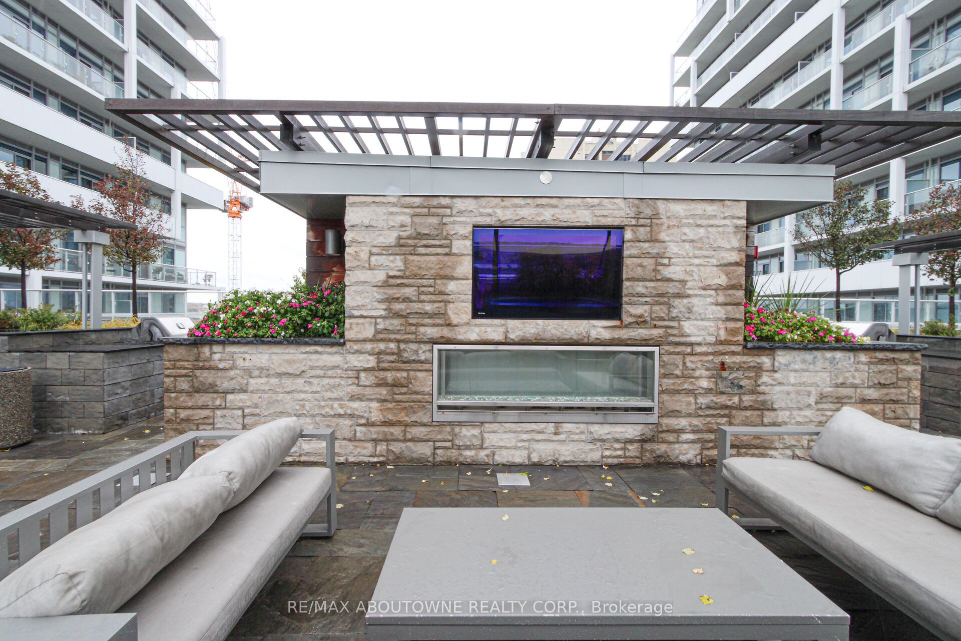 03 – 65 Speers Road, Oakville ‣ W12707342 03 – 65 Speers Road, Oakville ‣ W12707342