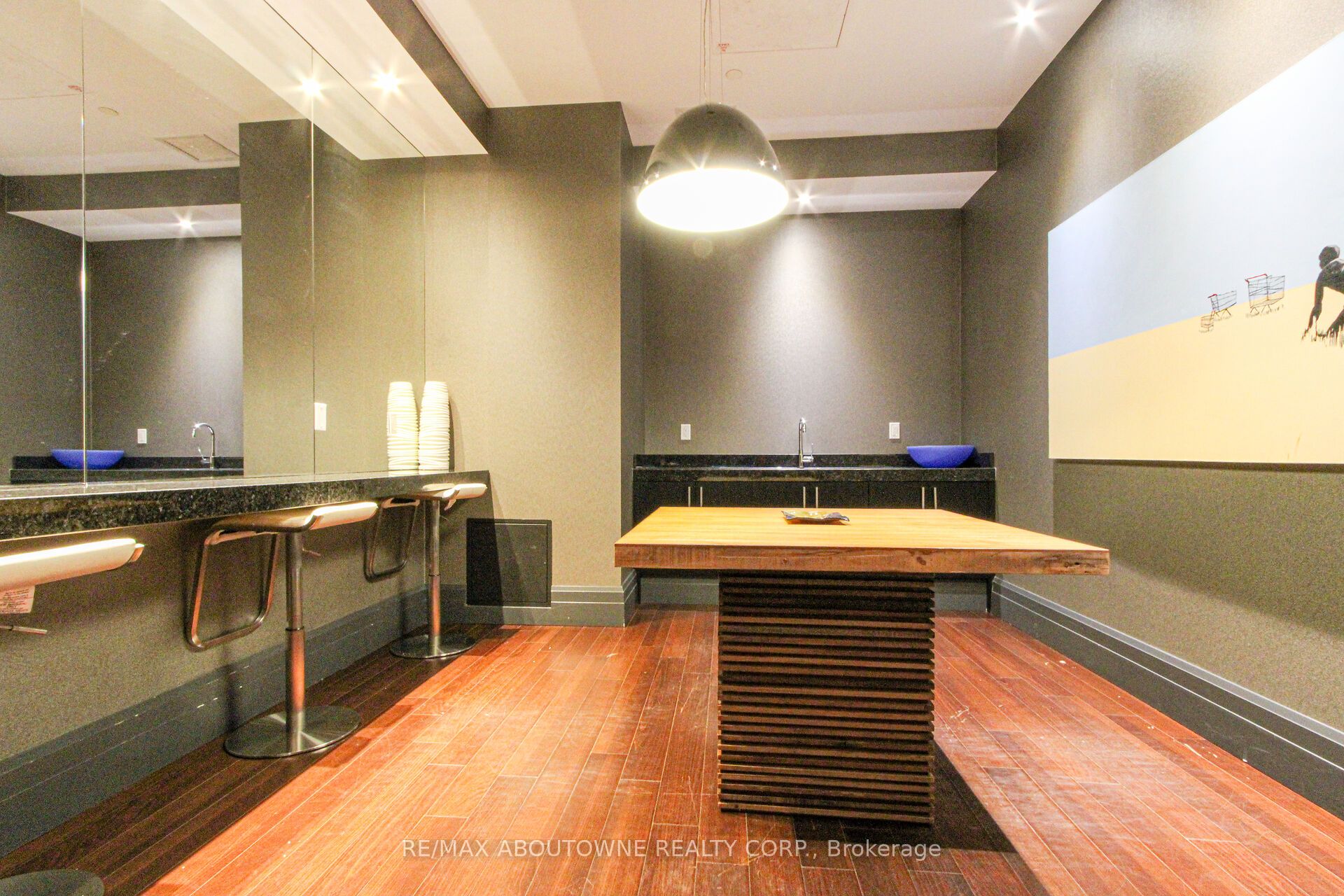 03 – 65 Speers Road, Oakville ‣ W12707342 03 – 65 Speers Road, Oakville ‣ W12707342