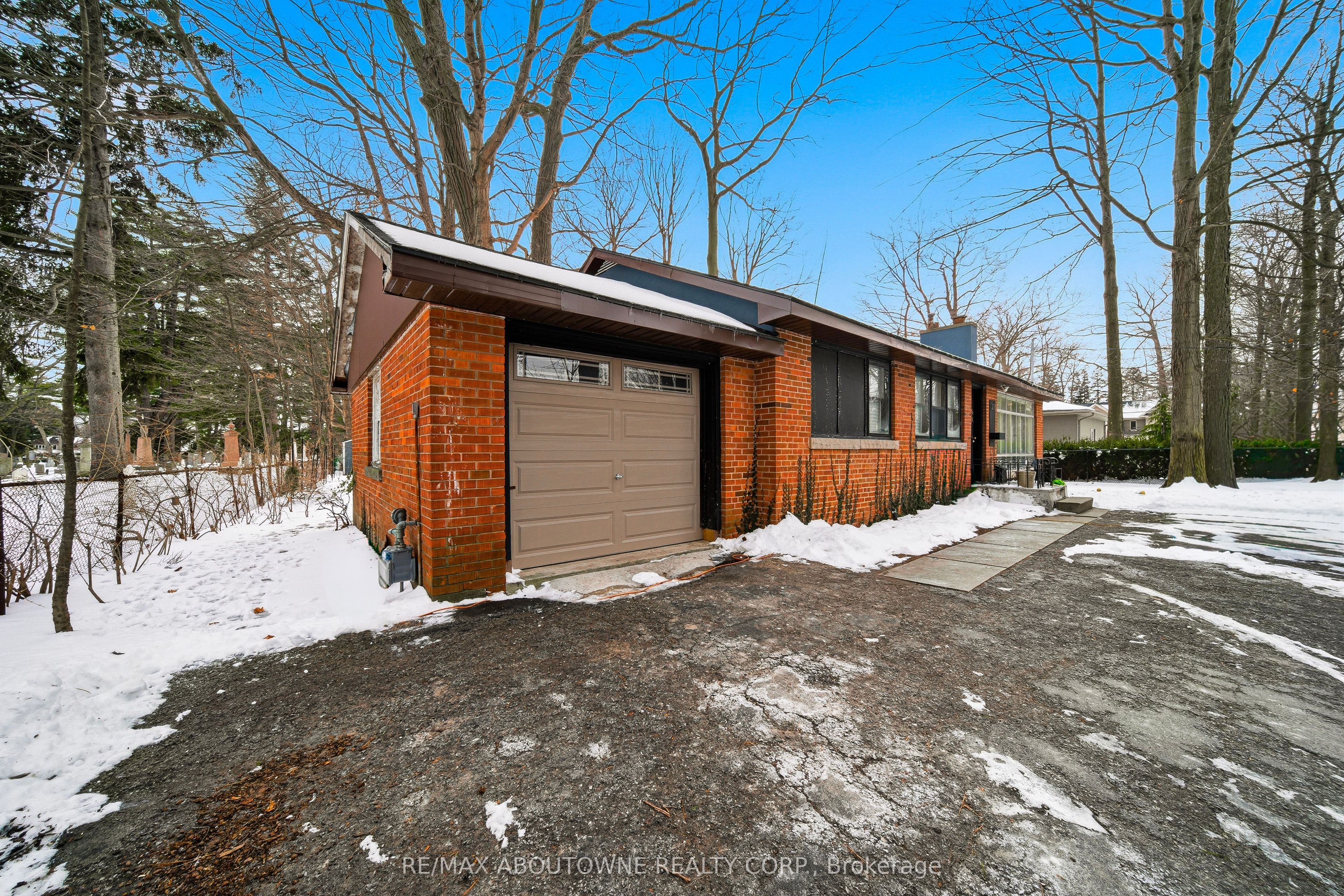 276 Lakeshore Road, Oakville