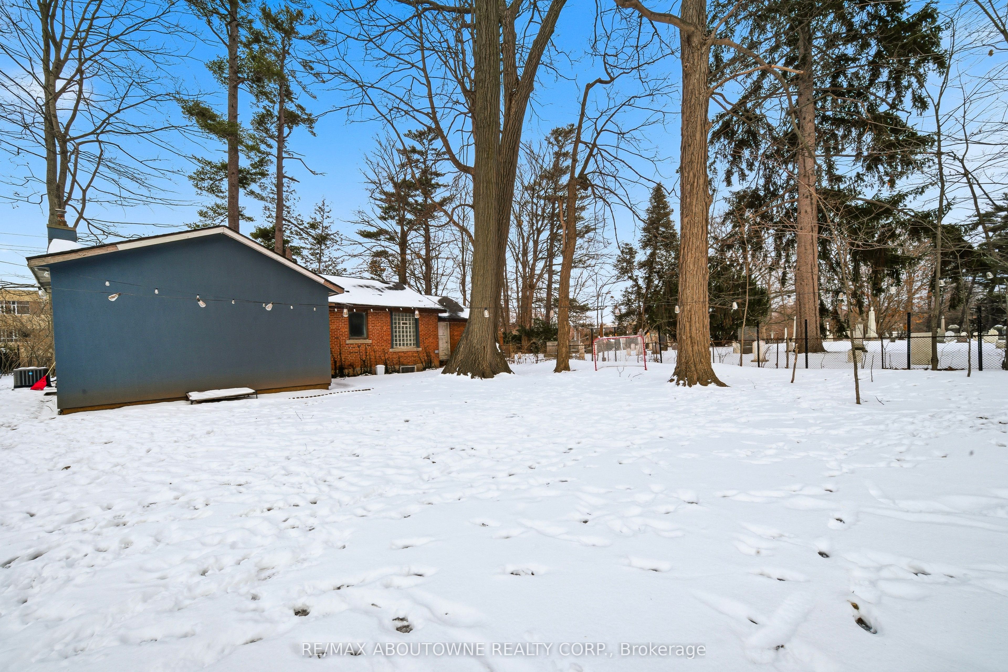 276 Lakeshore Road, Oakville ‣ W12710110 276 Lakeshore Road, Oakville ‣ W12710110