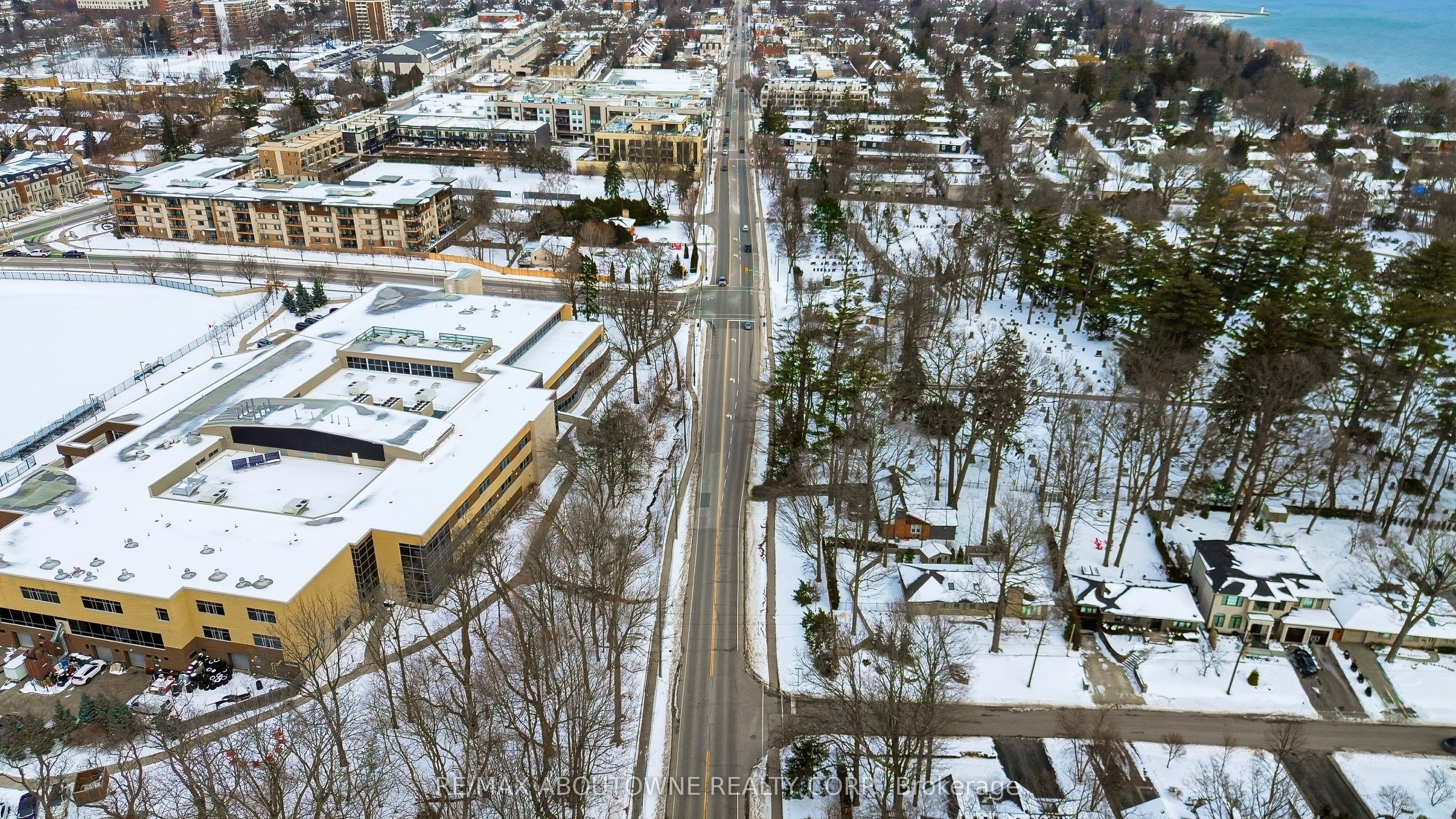 276 Lakeshore Road, Oakville ‣ W12710110 276 Lakeshore Road, Oakville ‣ W12710110