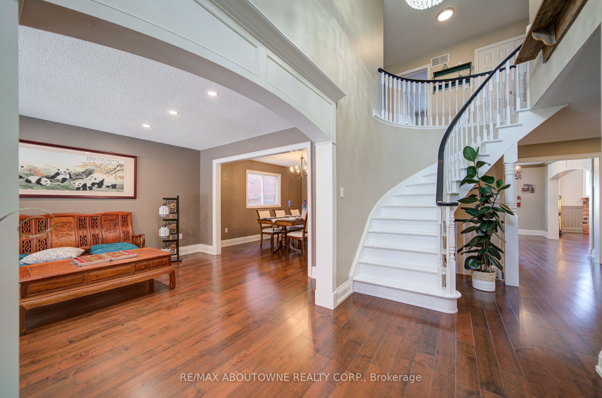 2193 Meadowland Drive, Oakville ‣ W12715816 2193 Meadowland Drive, Oakville ‣ W12715816