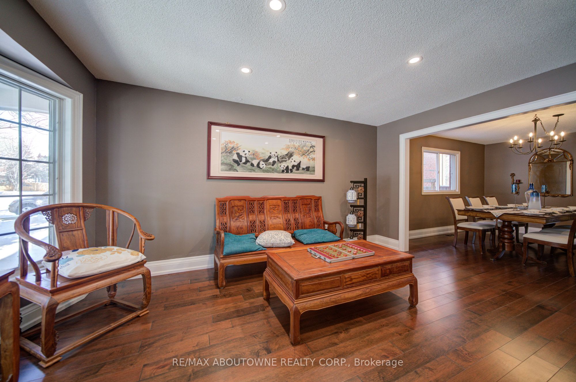 2193 Meadowland Drive, Oakville ‣ W12715816 2193 Meadowland Drive, Oakville ‣ W12715816