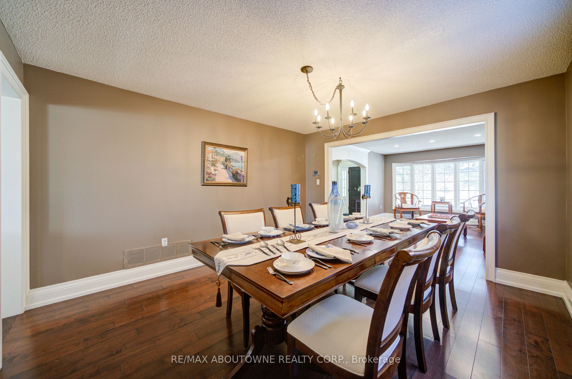 2193 Meadowland Drive, Oakville ‣ W12715816 2193 Meadowland Drive, Oakville ‣ W12715816