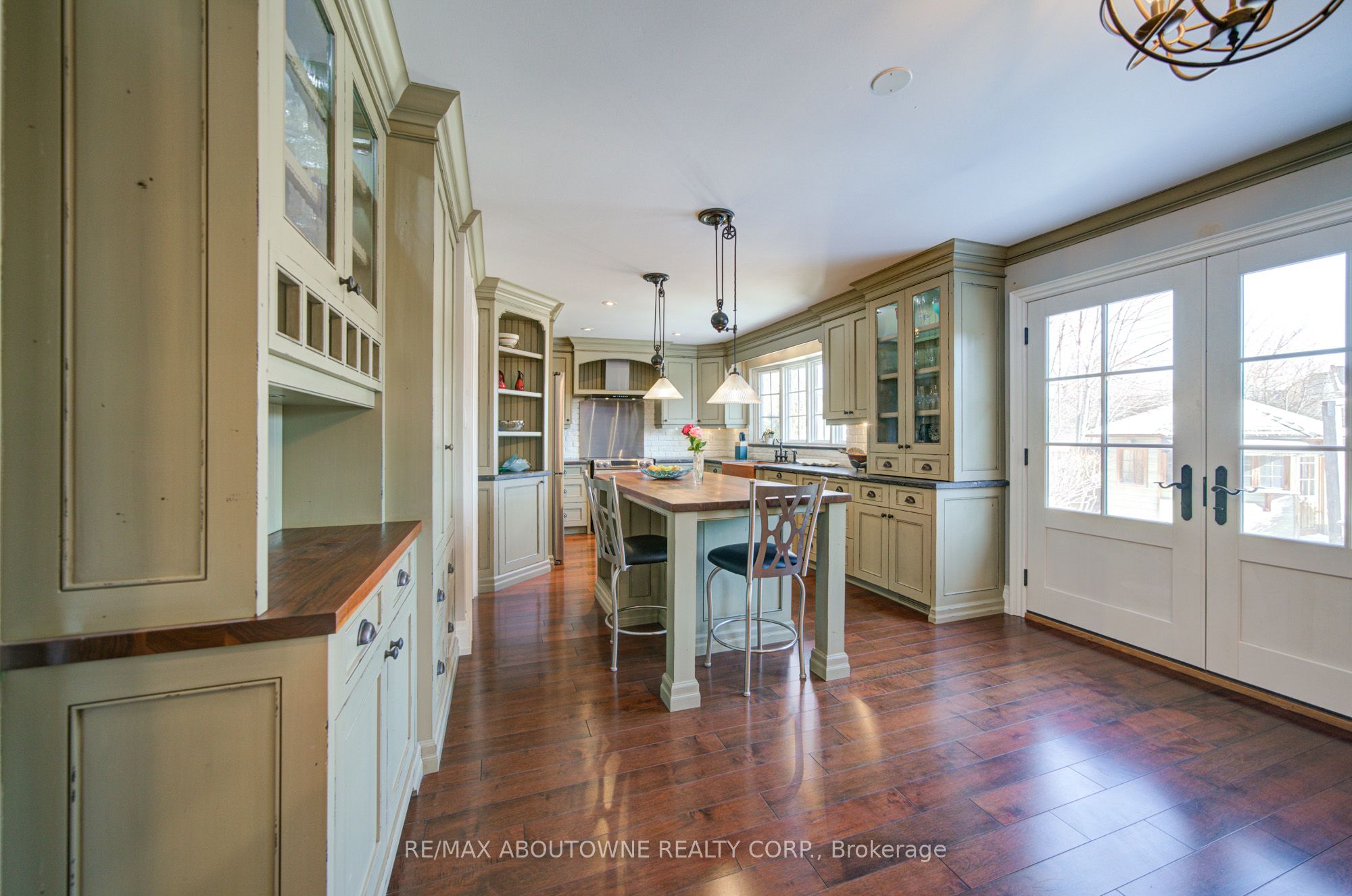 2193 Meadowland Drive, Oakville ‣ W12715816 2193 Meadowland Drive, Oakville ‣ W12715816