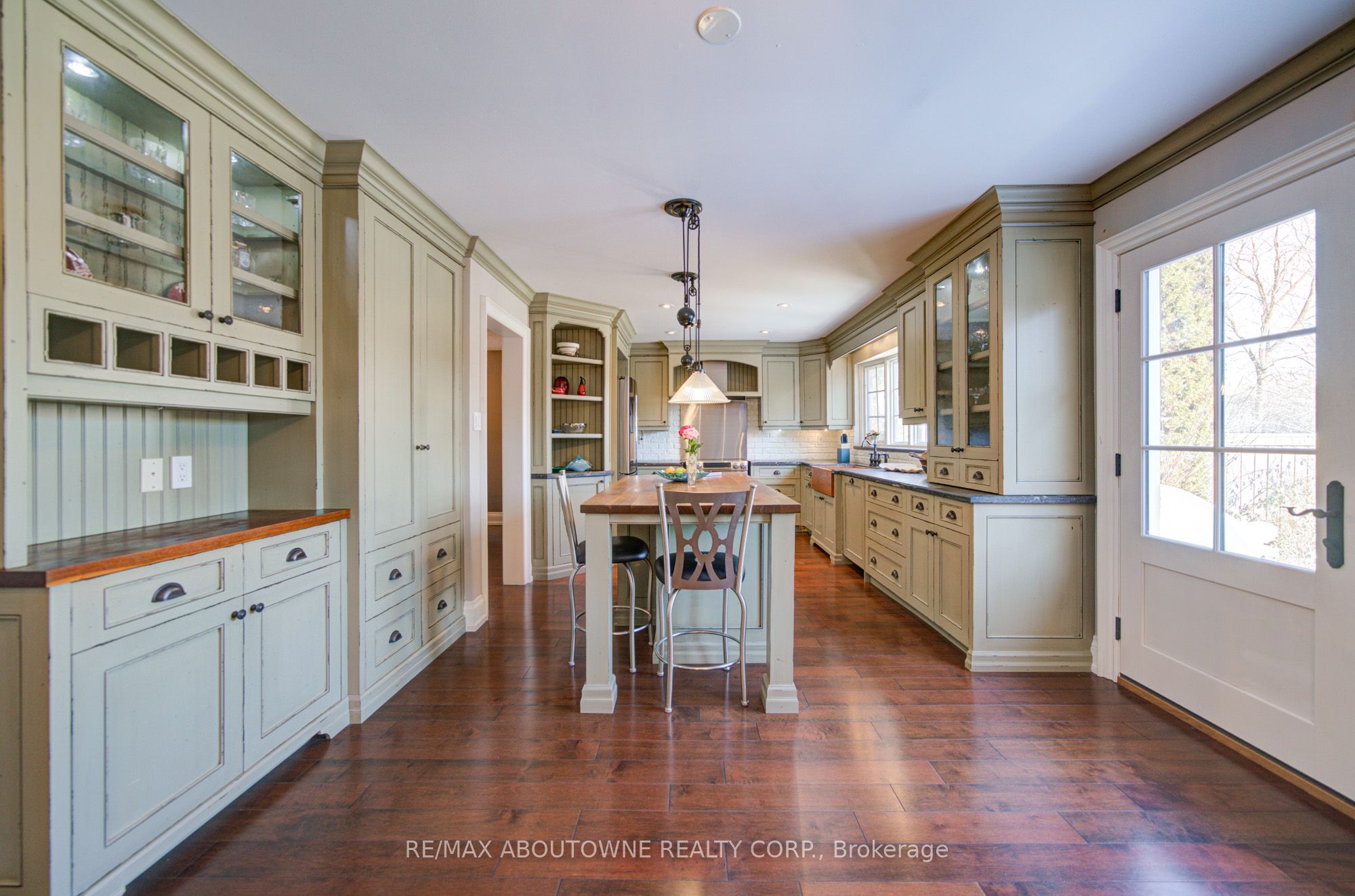 2193 Meadowland Drive, Oakville ‣ W12715816 2193 Meadowland Drive, Oakville ‣ W12715816