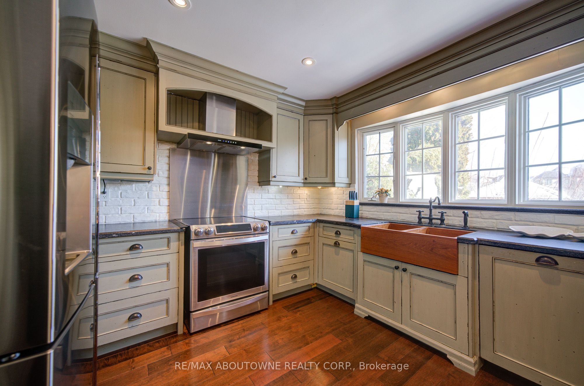 2193 Meadowland Drive, Oakville ‣ W12715816 2193 Meadowland Drive, Oakville ‣ W12715816