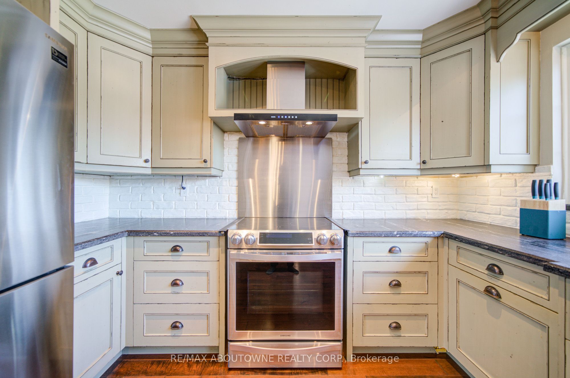 2193 Meadowland Drive, Oakville ‣ W12715816 2193 Meadowland Drive, Oakville ‣ W12715816