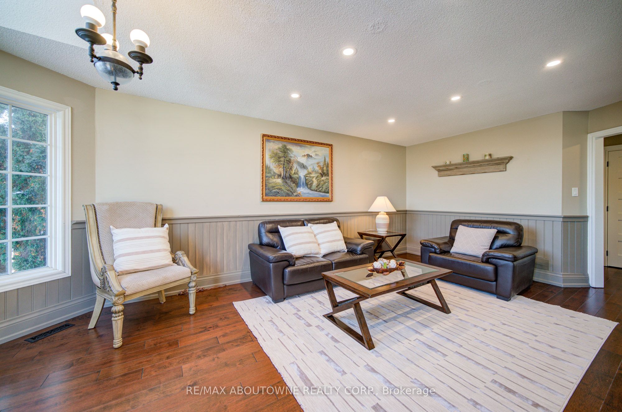 2193 Meadowland Drive, Oakville ‣ W12715816 2193 Meadowland Drive, Oakville ‣ W12715816