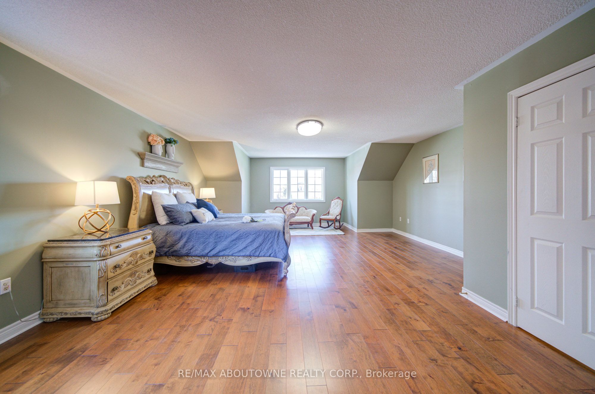 2193 Meadowland Drive, Oakville ‣ W12715816 2193 Meadowland Drive, Oakville ‣ W12715816