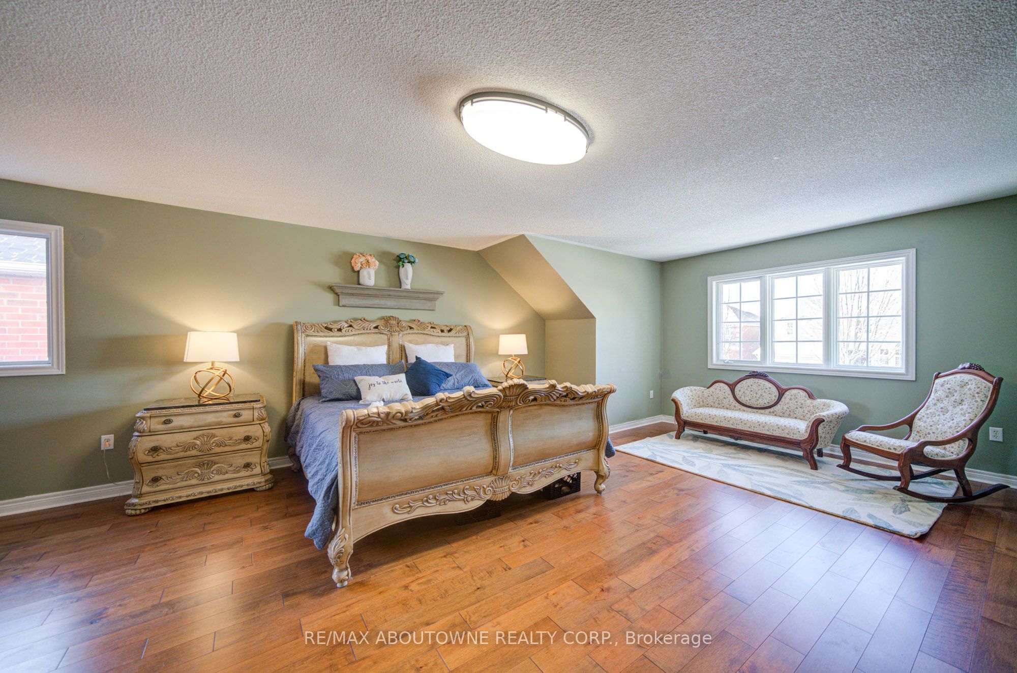 2193 Meadowland Drive, Oakville ‣ W12715816 2193 Meadowland Drive, Oakville ‣ W12715816