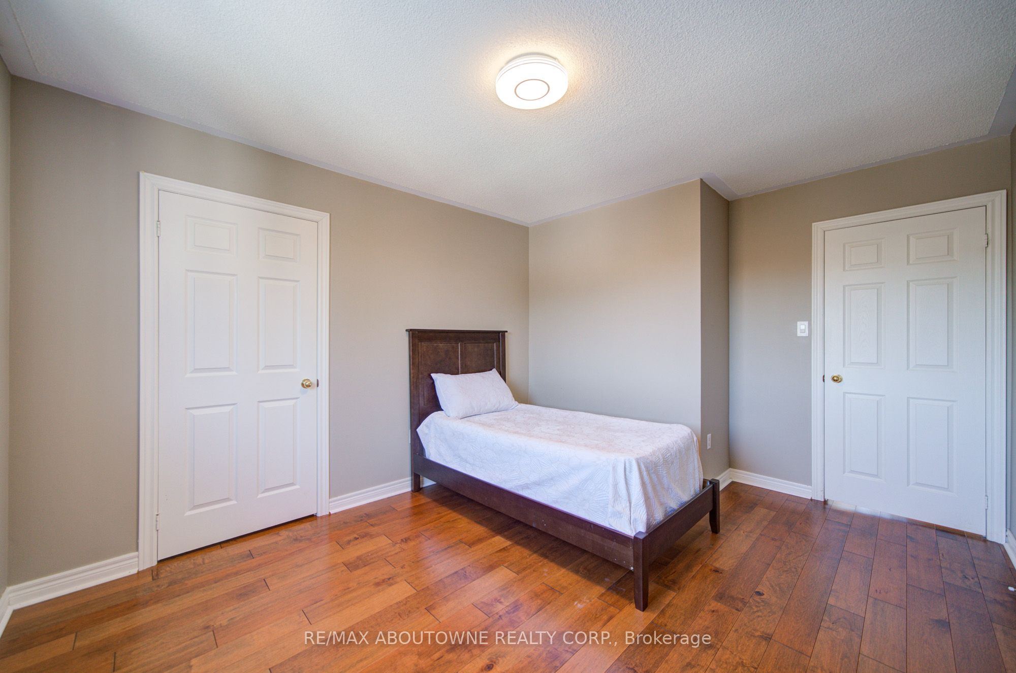 2193 Meadowland Drive, Oakville ‣ W12715816 2193 Meadowland Drive, Oakville ‣ W12715816