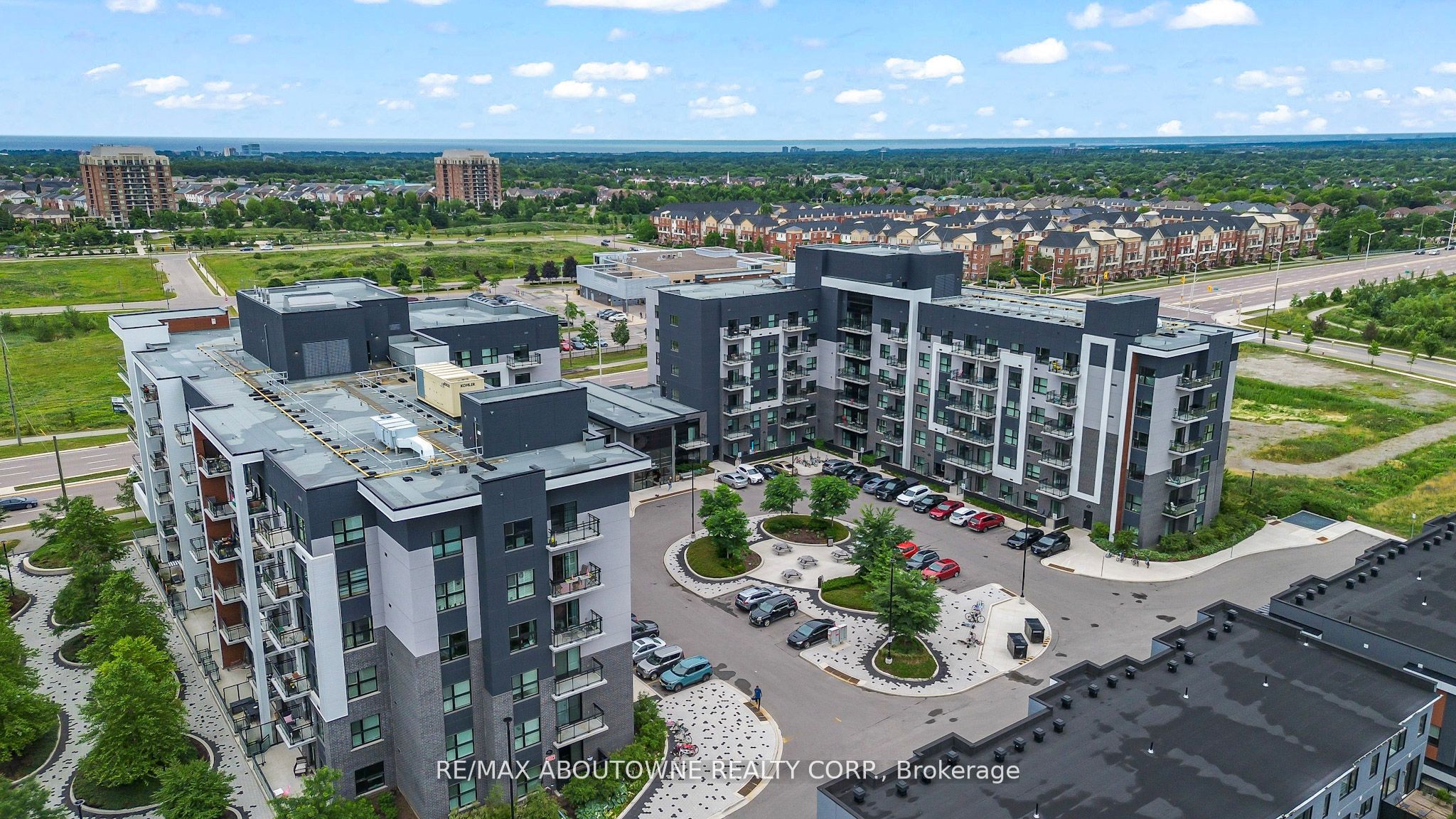 121 – 102 Grovewood Common, Oakville